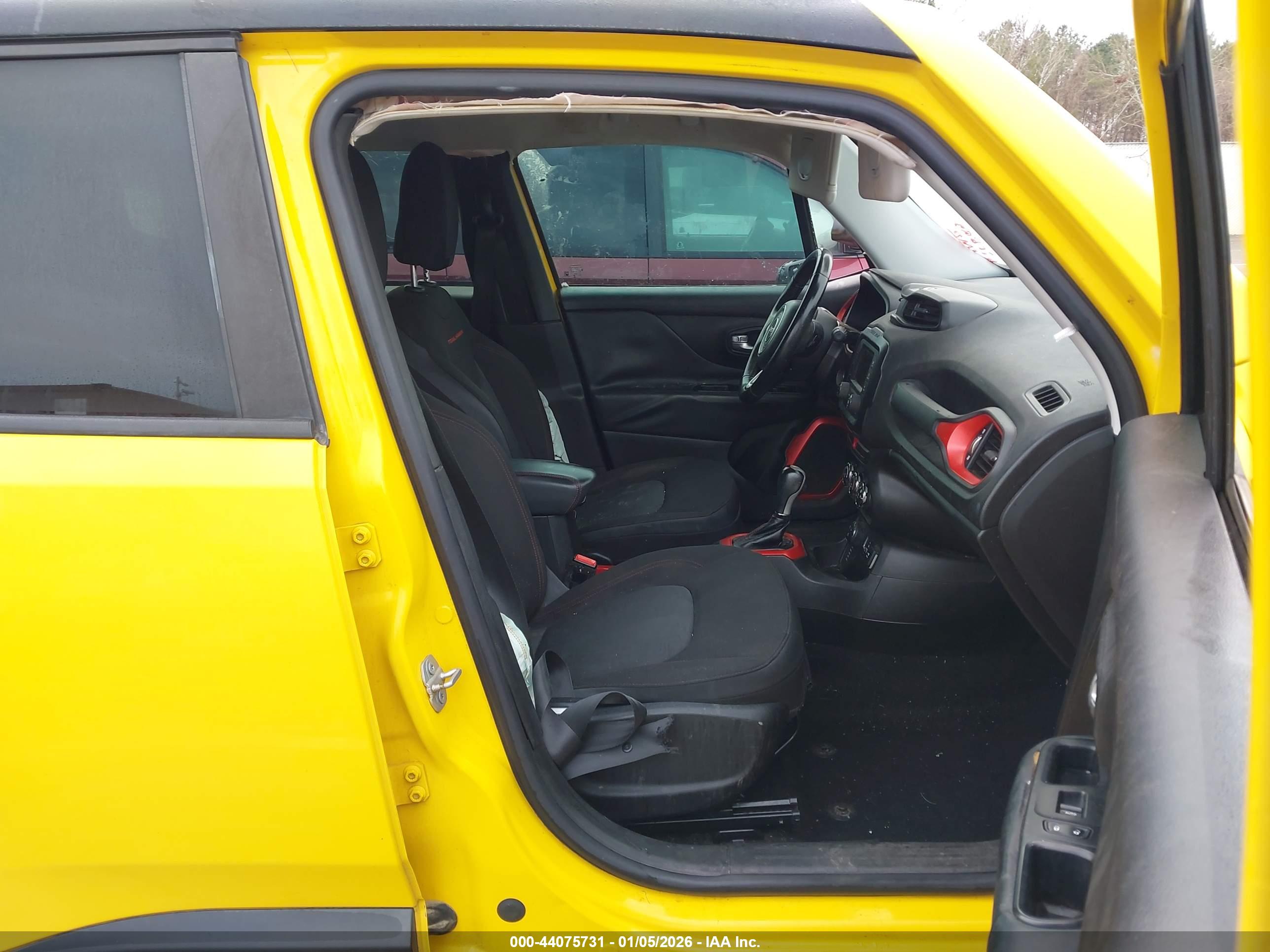 JEEP RENEGADE image 5