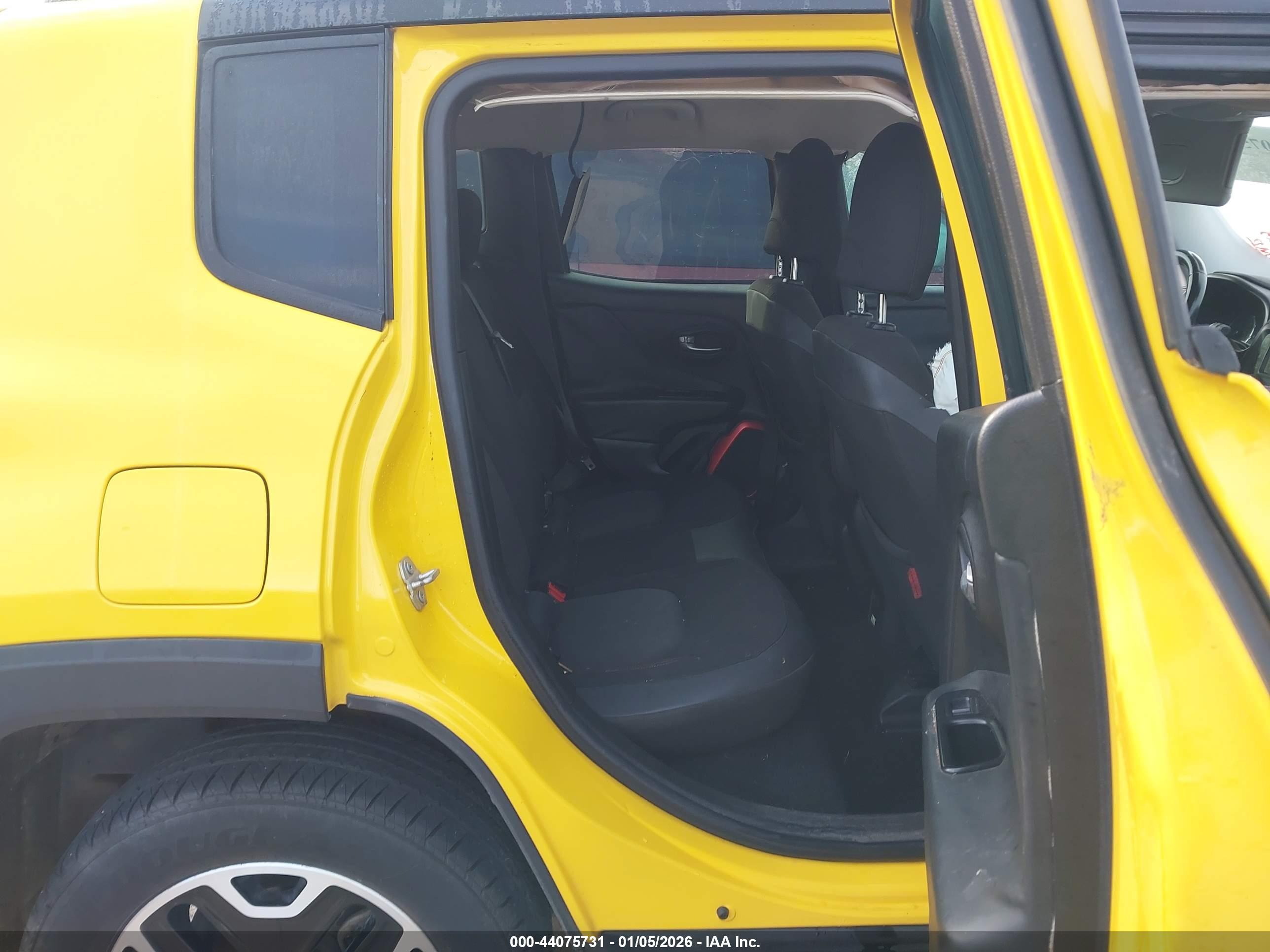 JEEP RENEGADE image 8