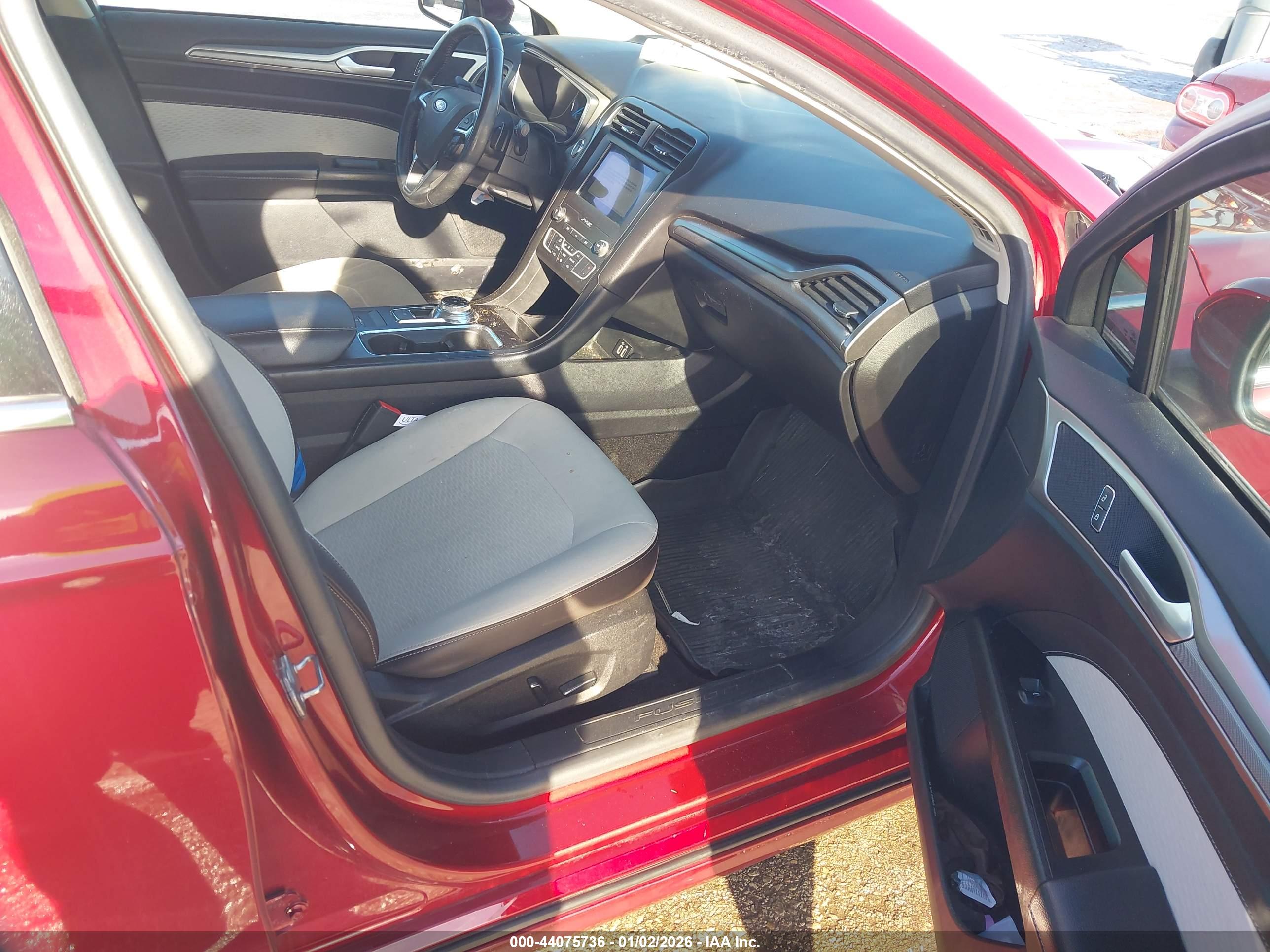 FORD FUSION image 5