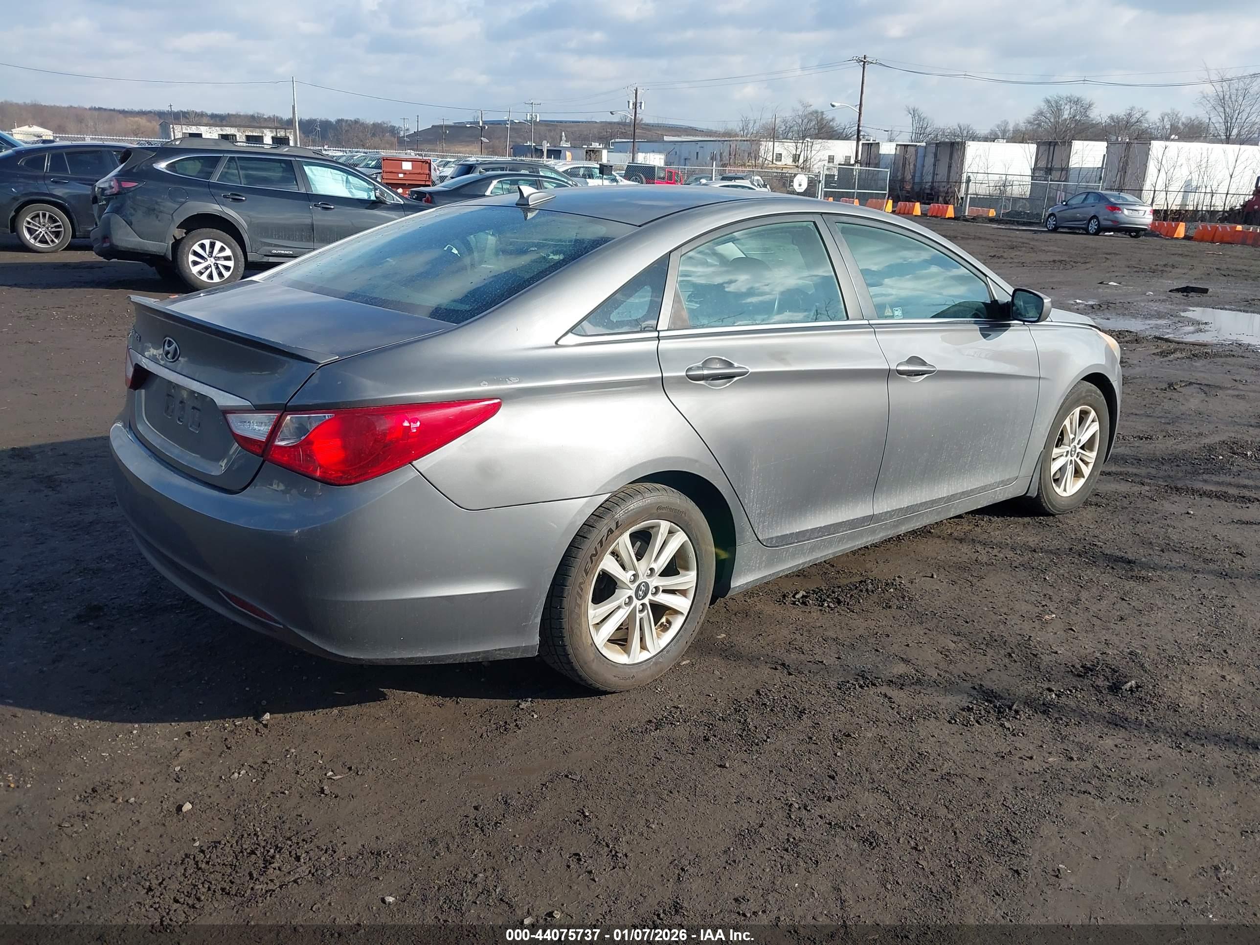 HYUNDAI SONATA image 4