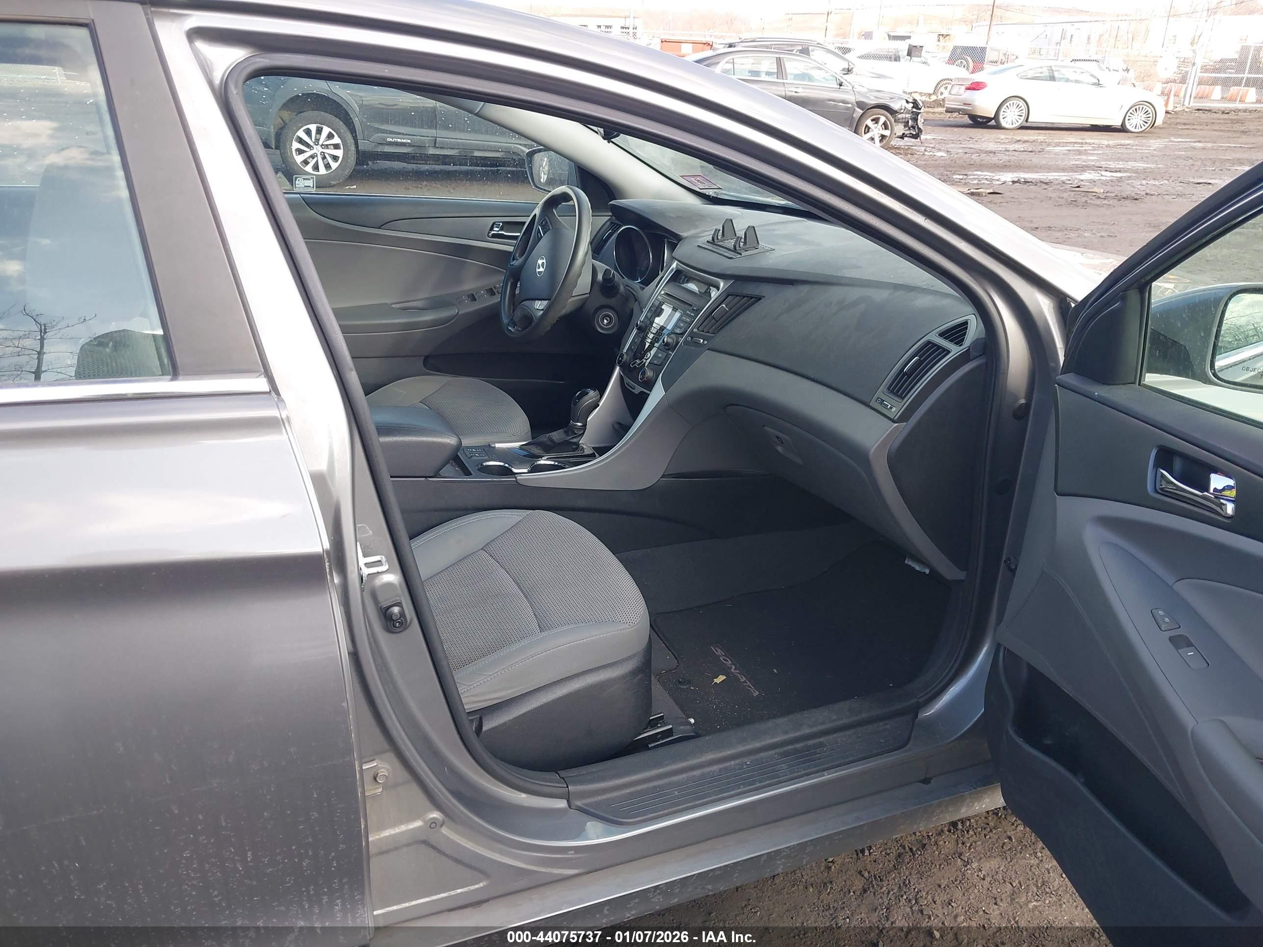 HYUNDAI SONATA image 5