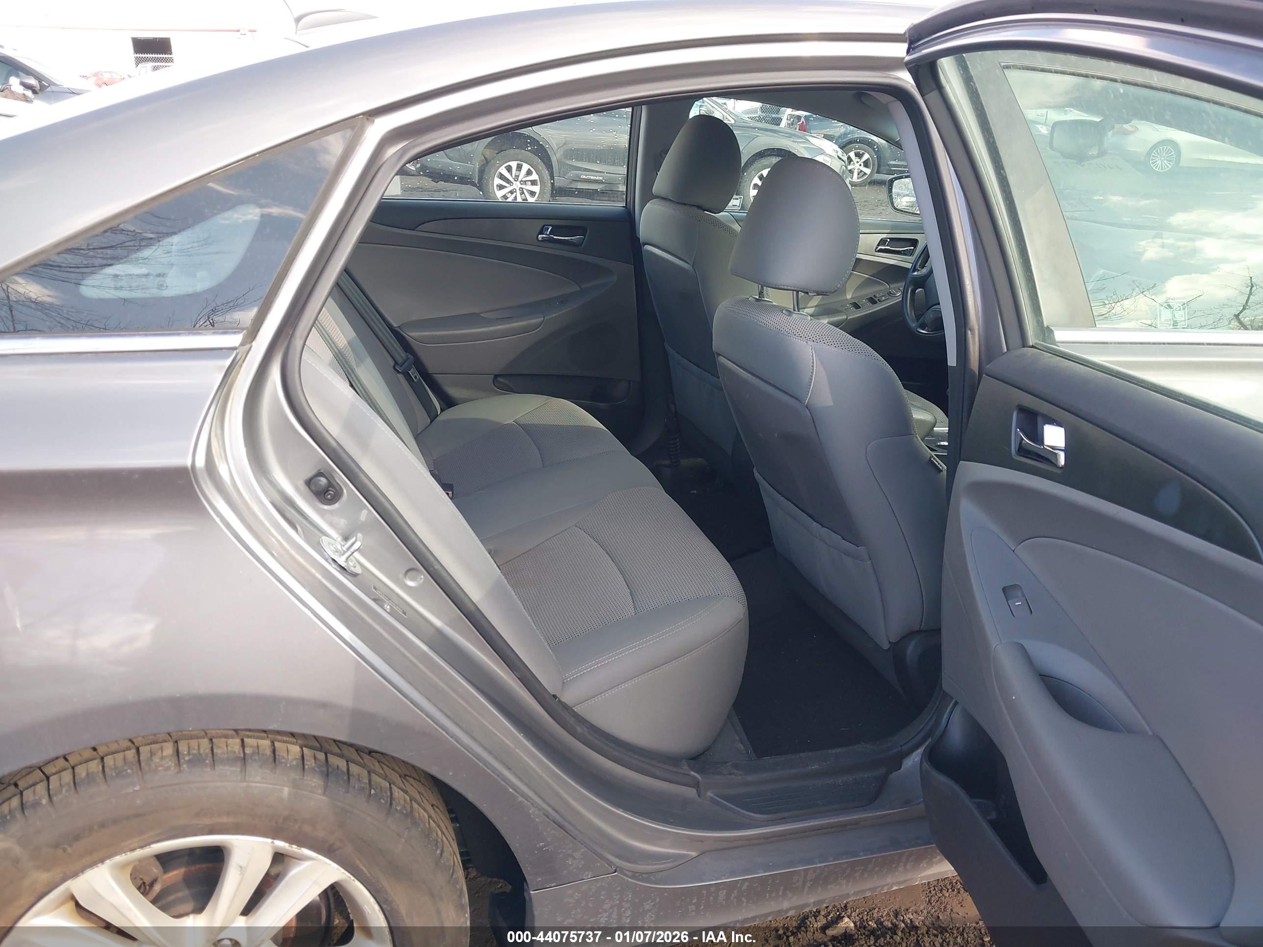 HYUNDAI SONATA image 8