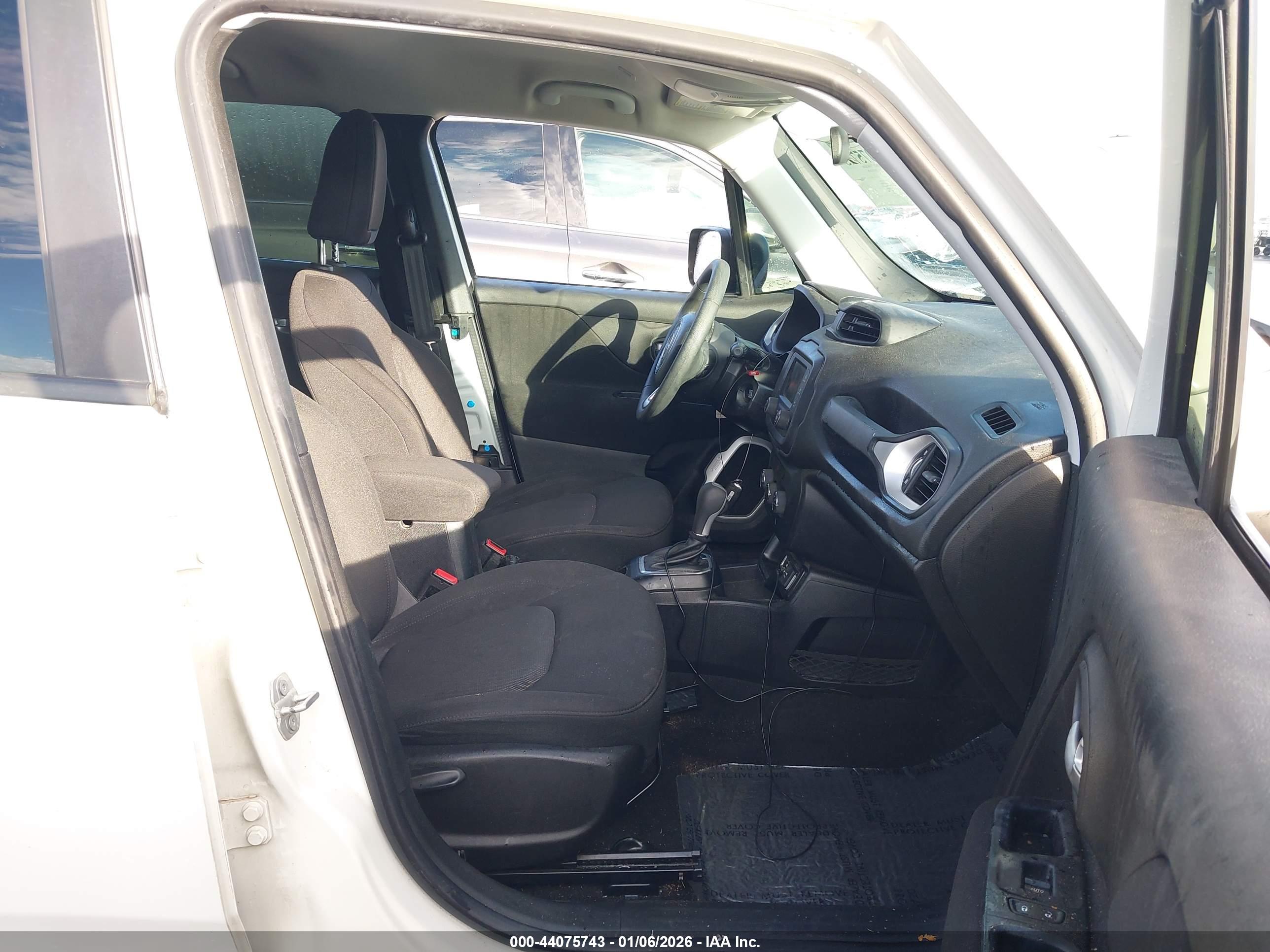 JEEP RENEGADE image 5