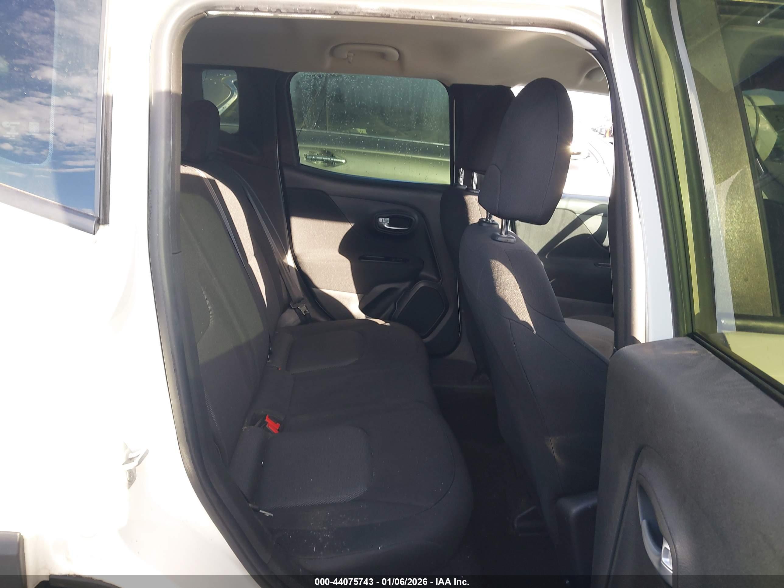 JEEP RENEGADE image 8