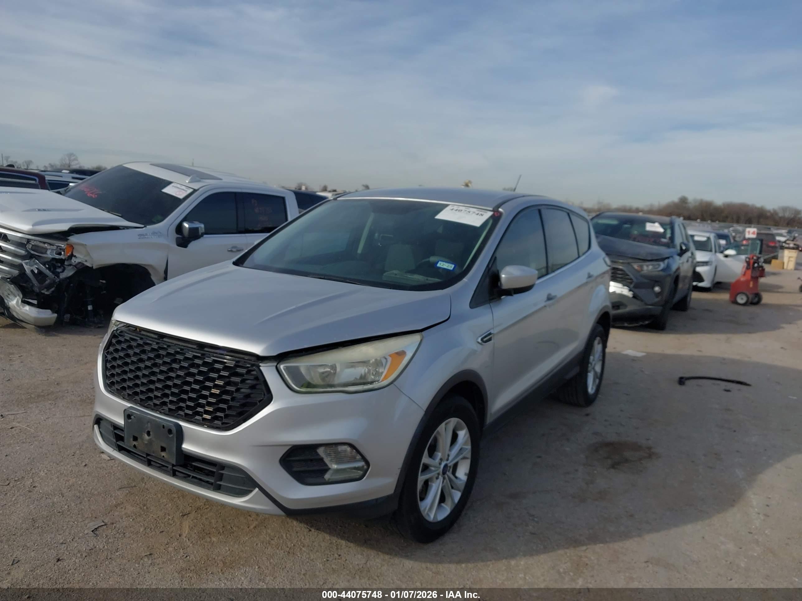 FORD ESCAPE image 2