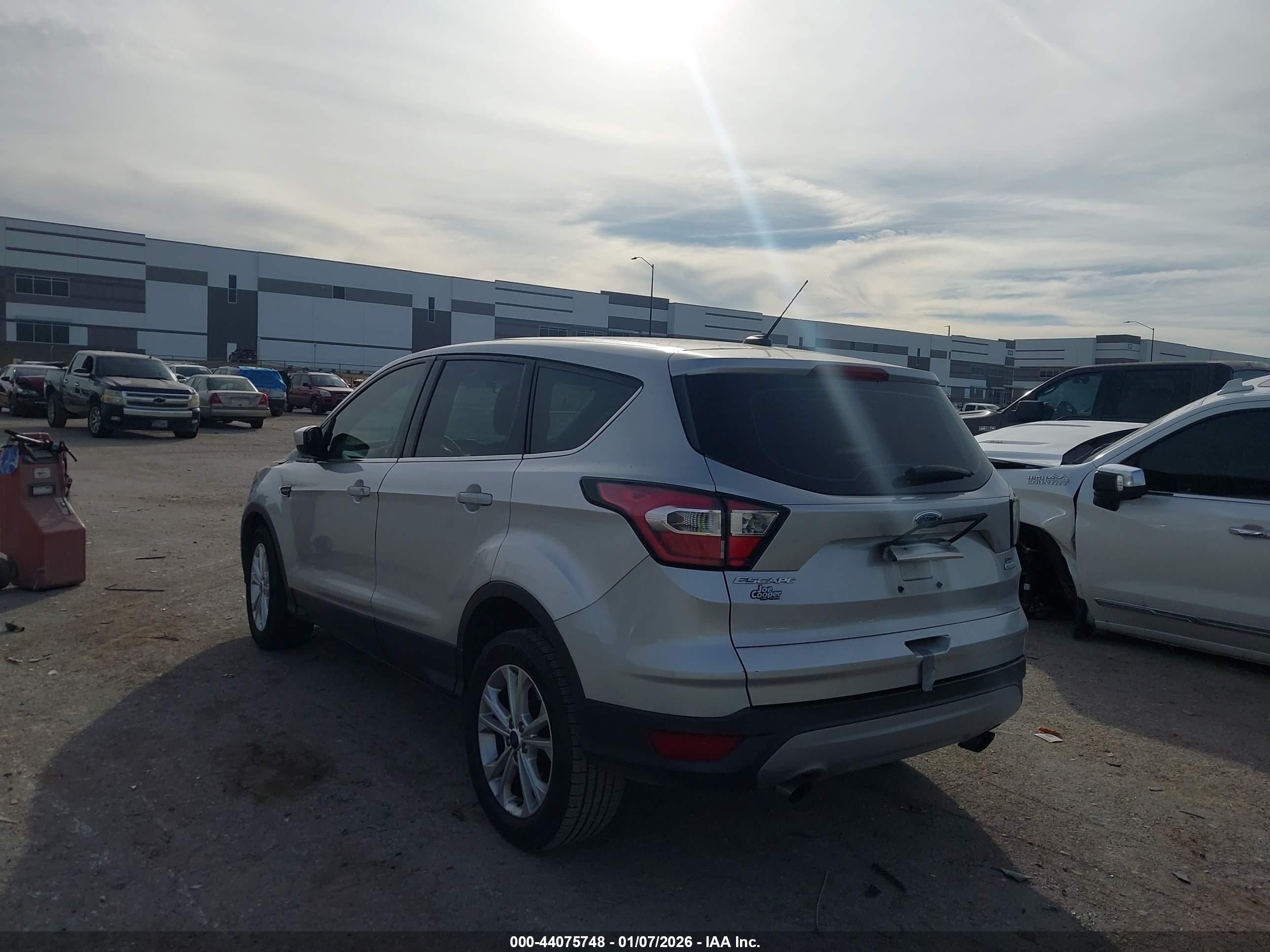 FORD ESCAPE image 3
