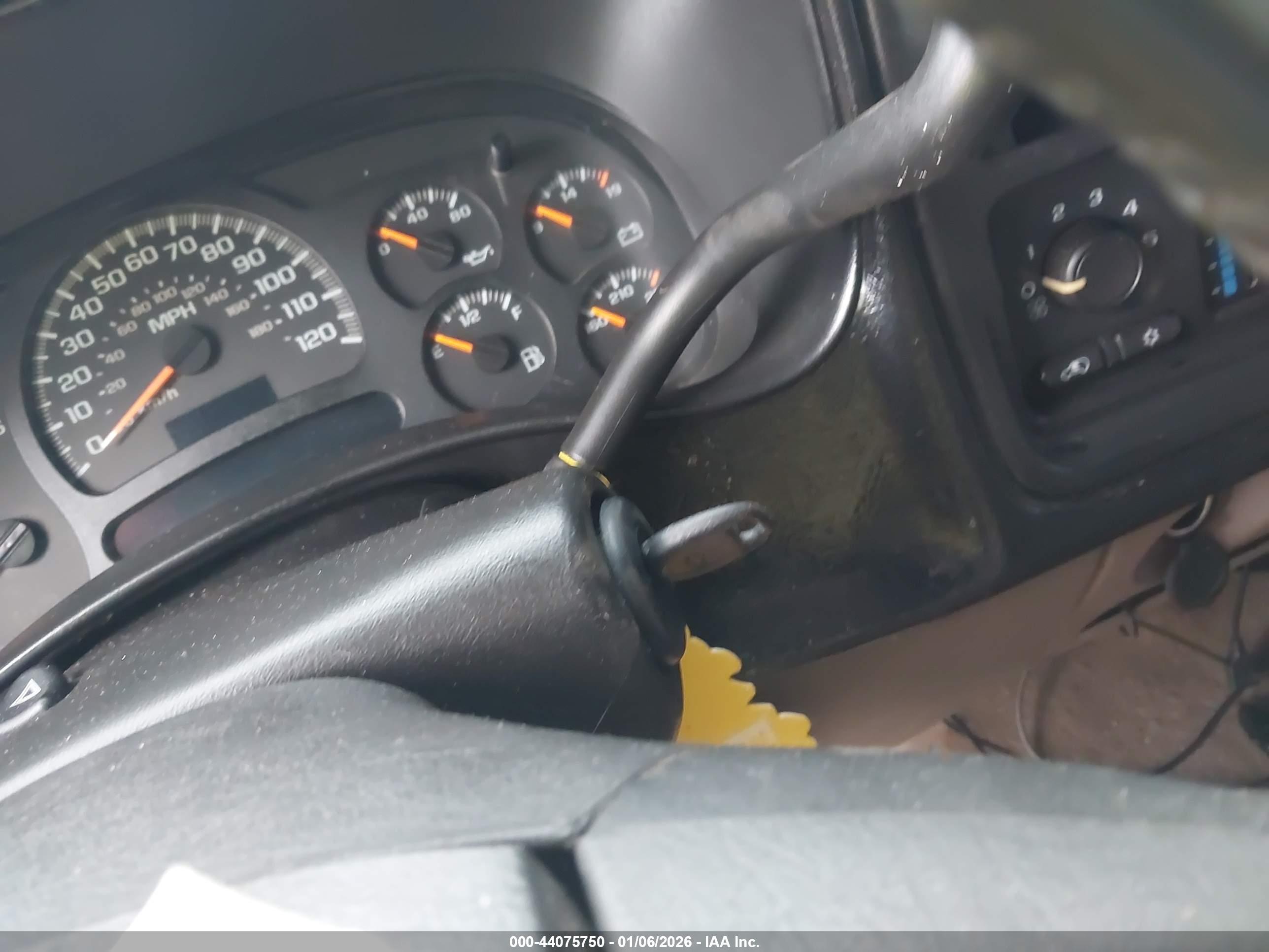 CHEVROLET SILVERADO image 11