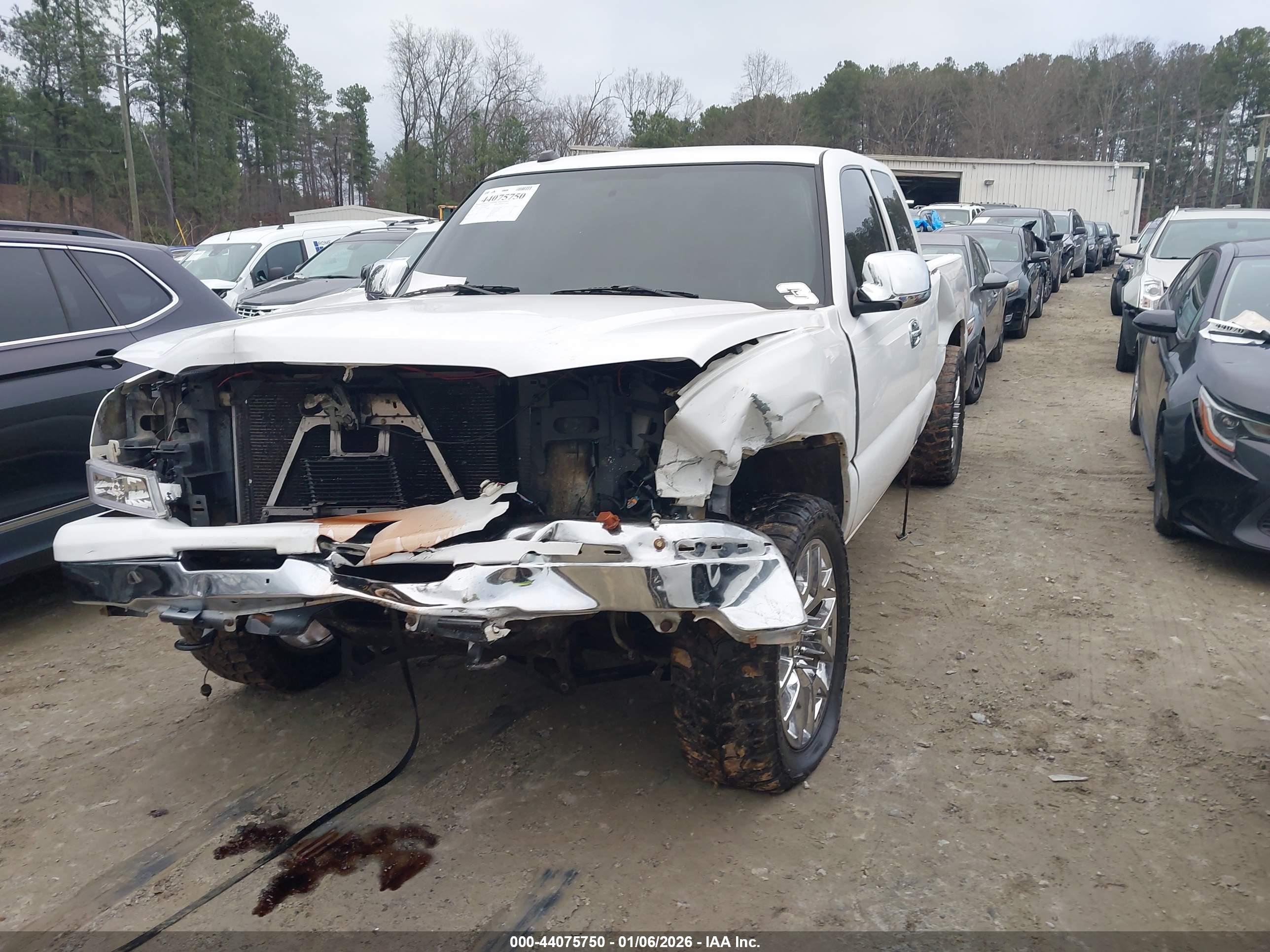 CHEVROLET SILVERADO image 2