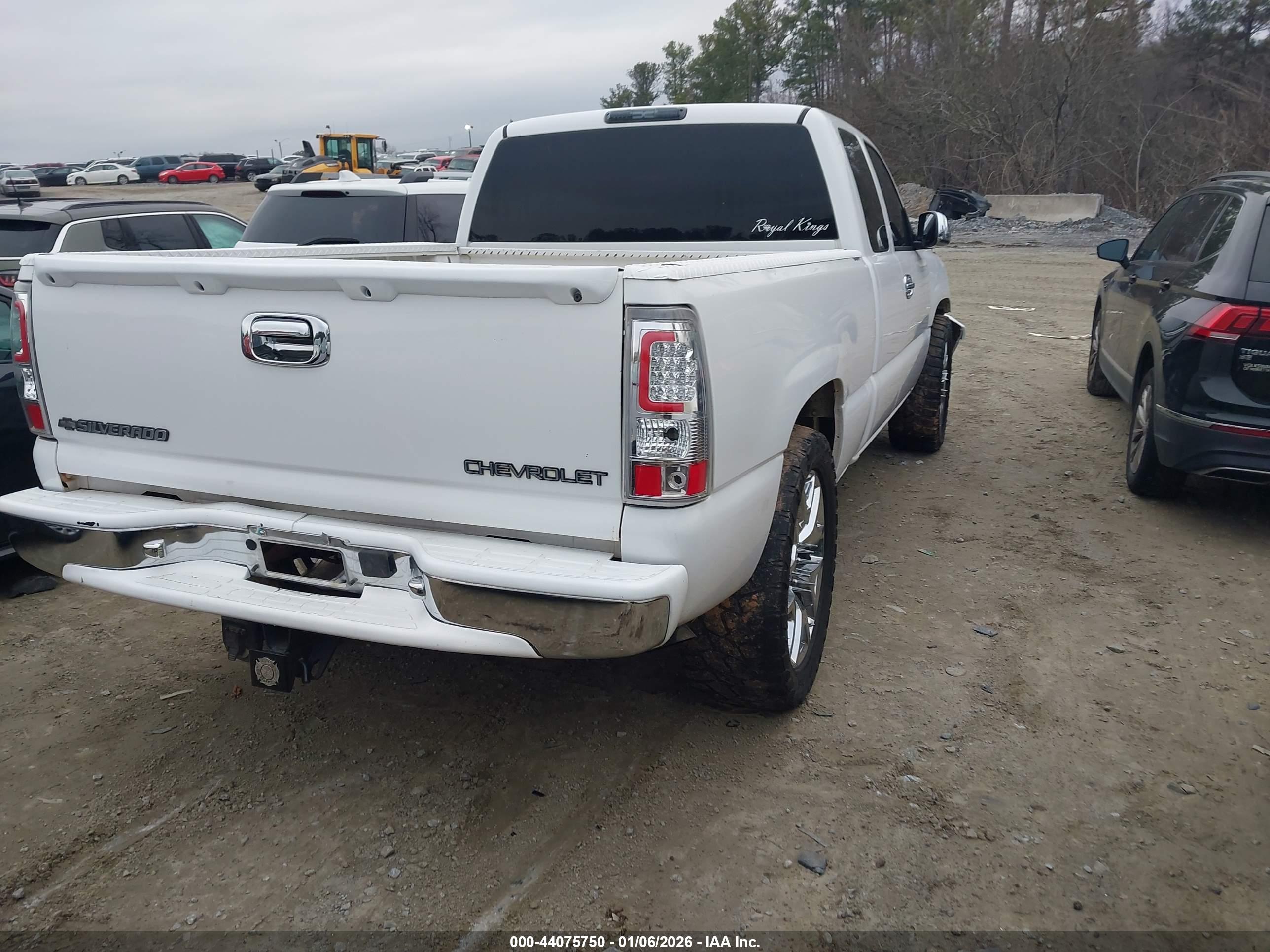 CHEVROLET SILVERADO image 4