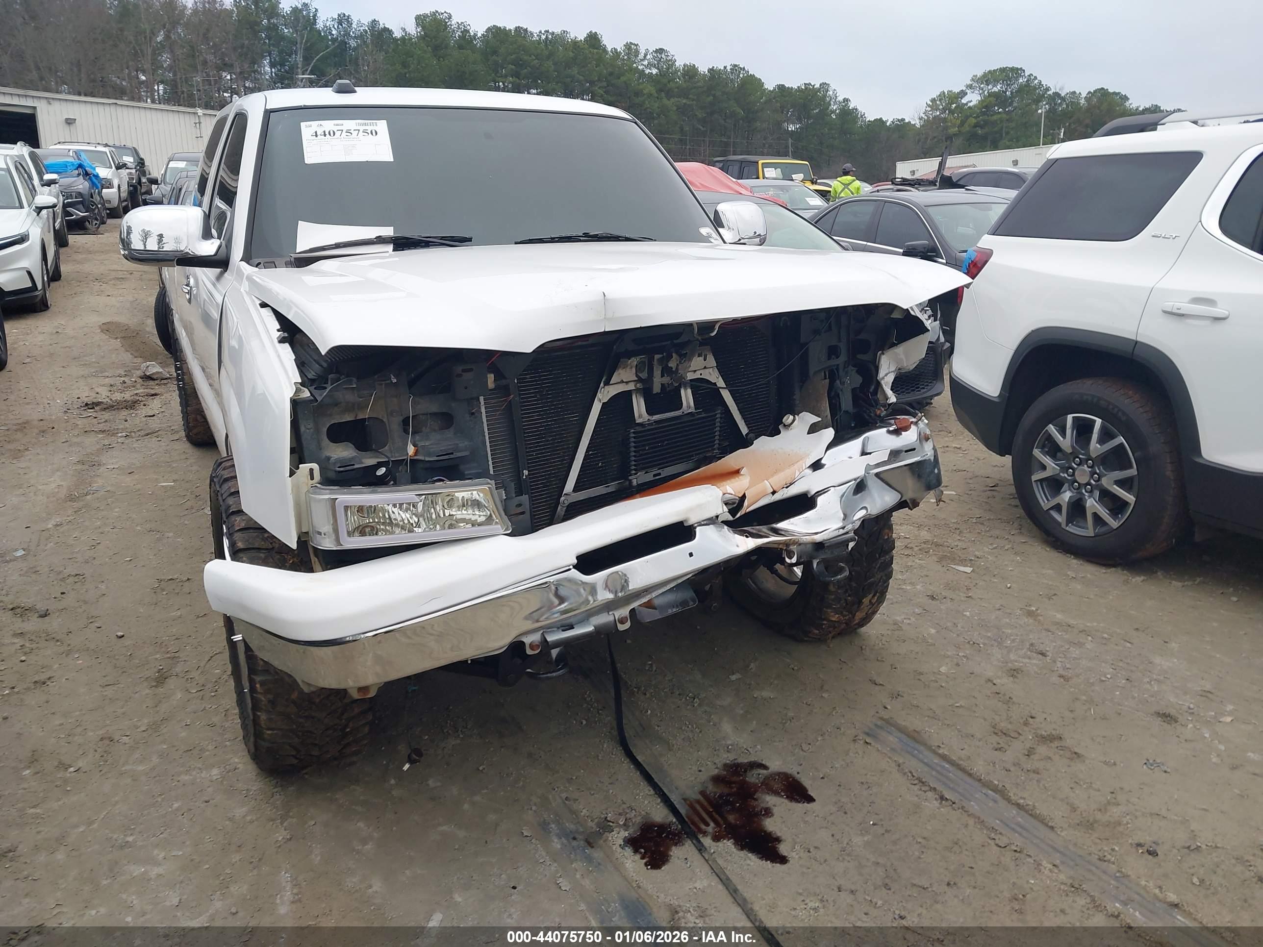 CHEVROLET SILVERADO image 6