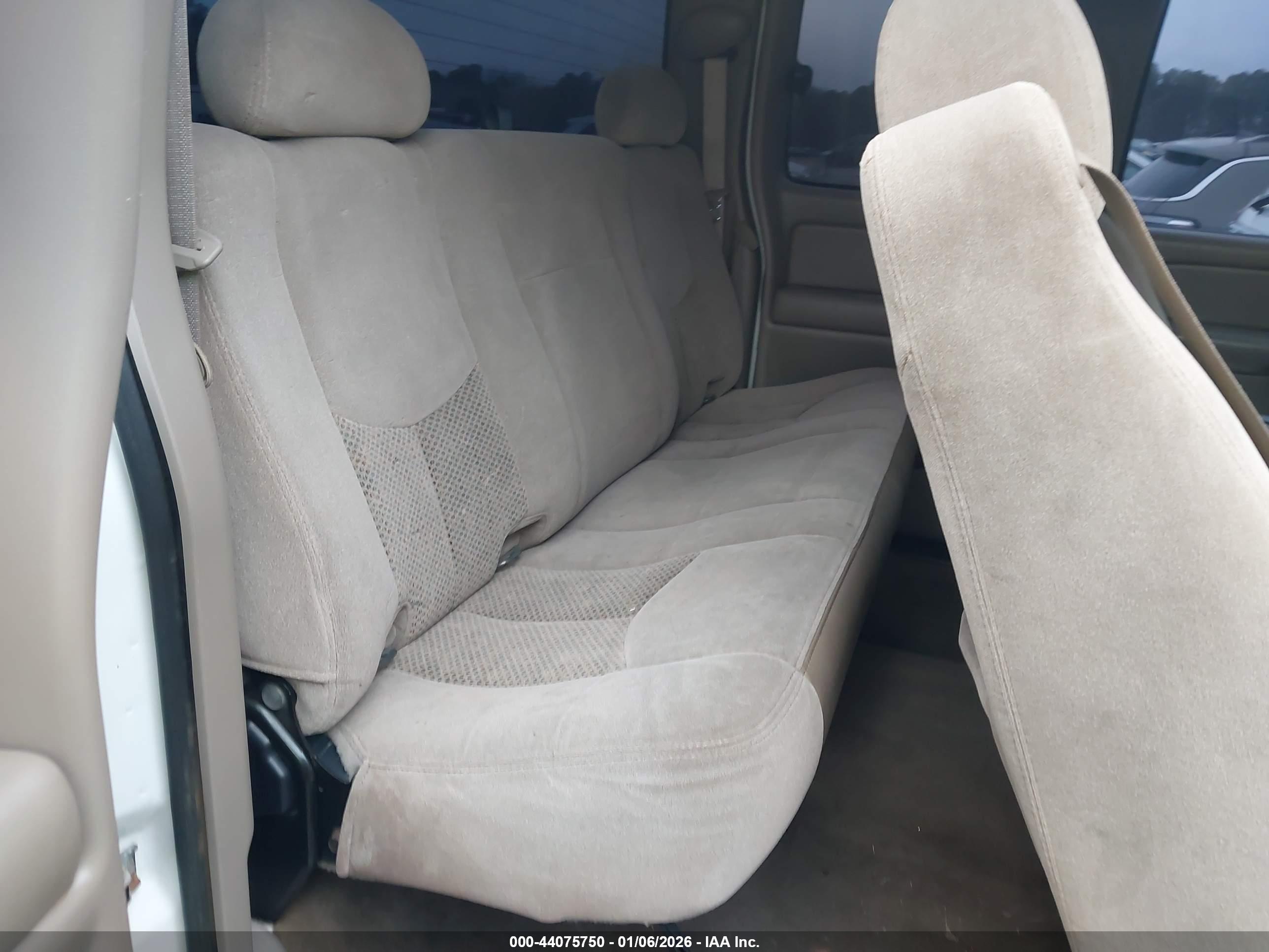 CHEVROLET SILVERADO image 8