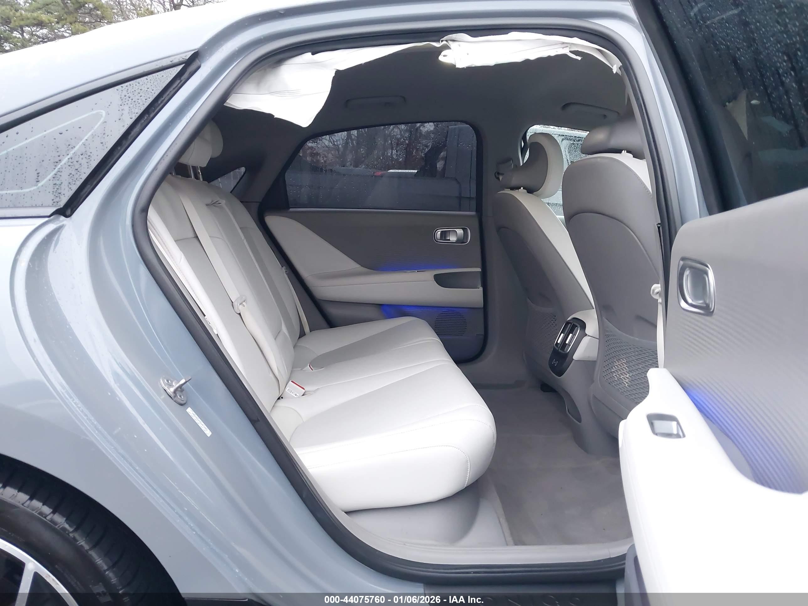 HYUNDAI IONIQ image 8