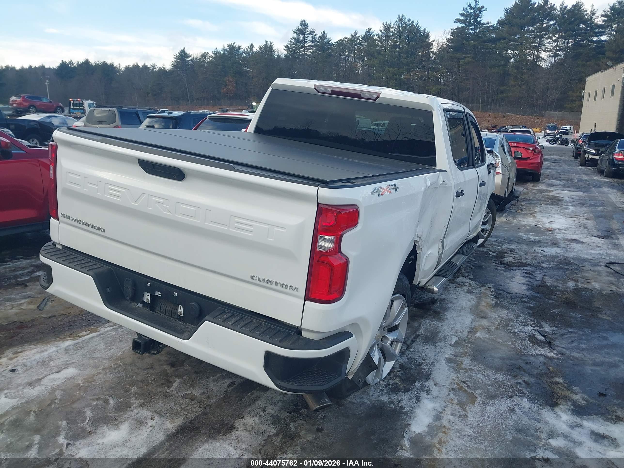 CHEVROLET SILVERADO image 4
