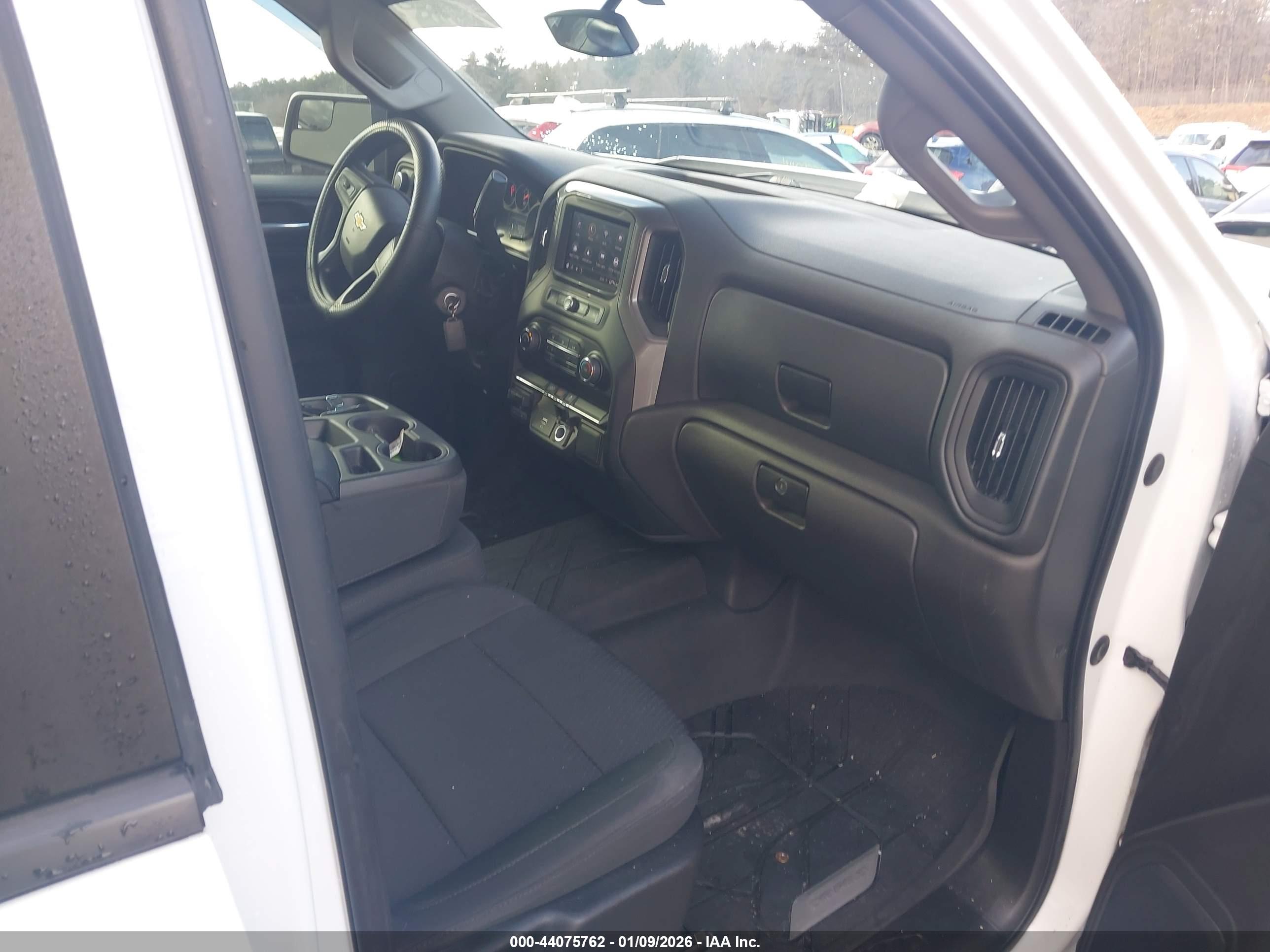 CHEVROLET SILVERADO image 5