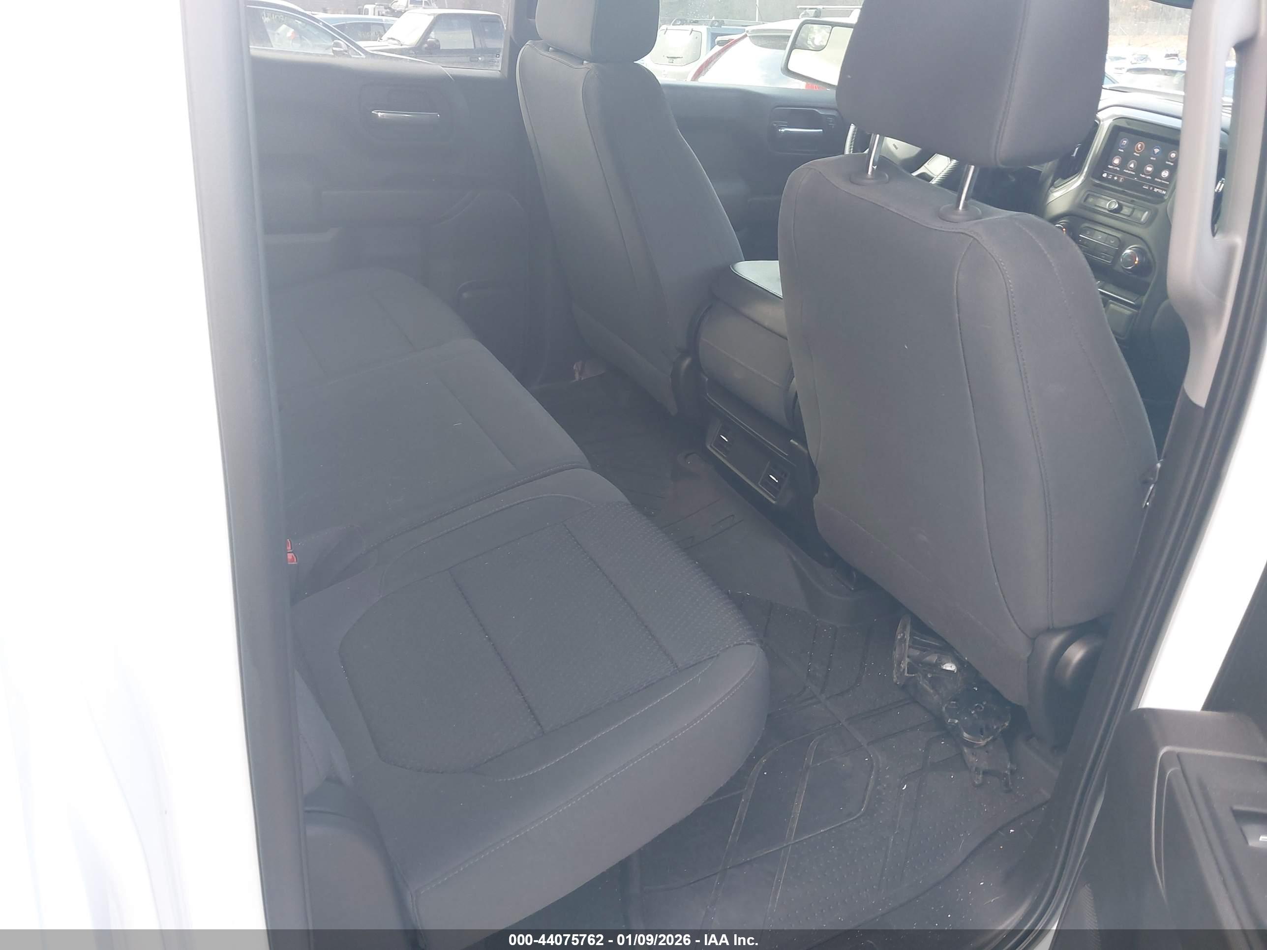 CHEVROLET SILVERADO image 8
