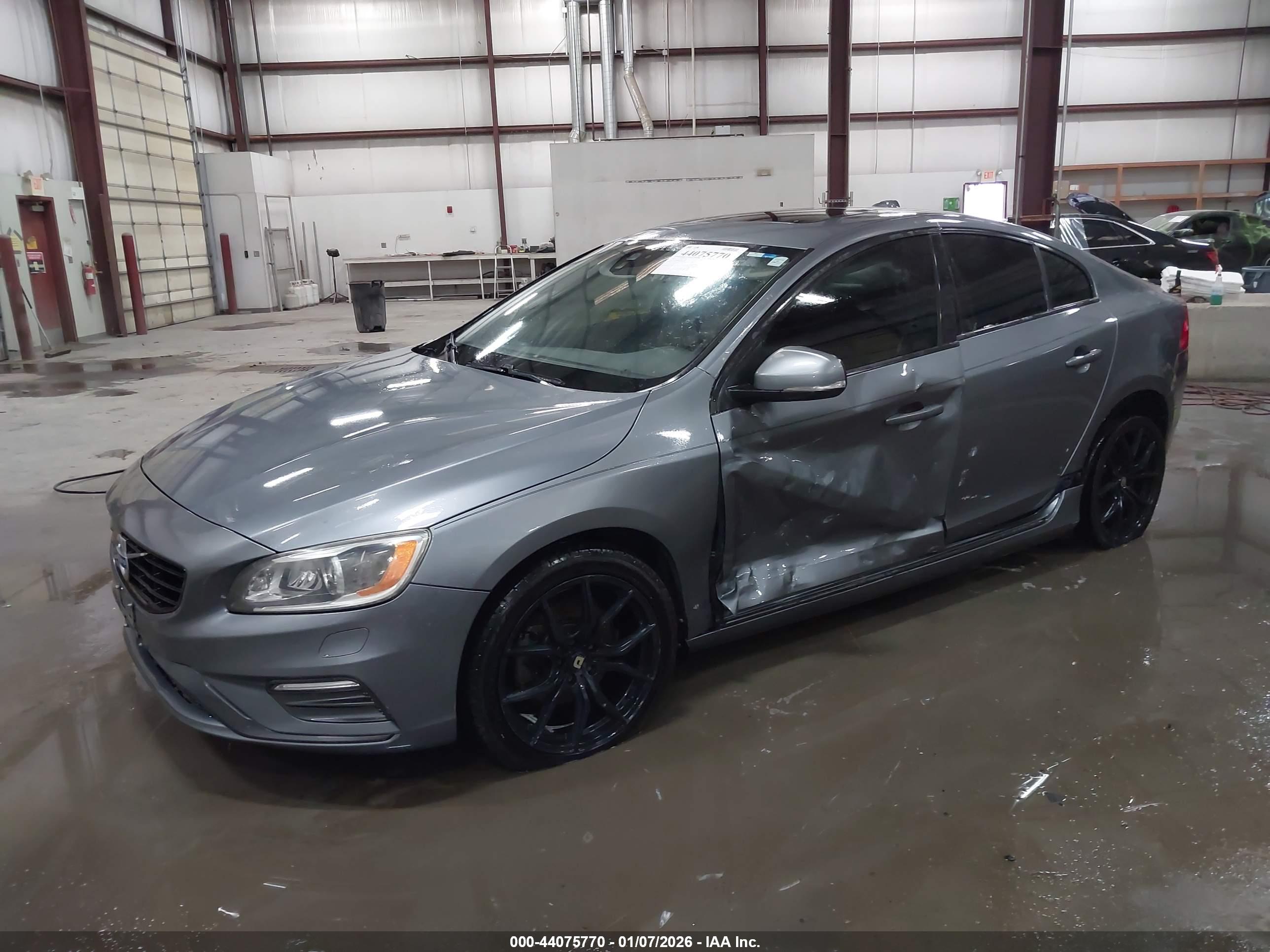 VOLVO S60 image 2