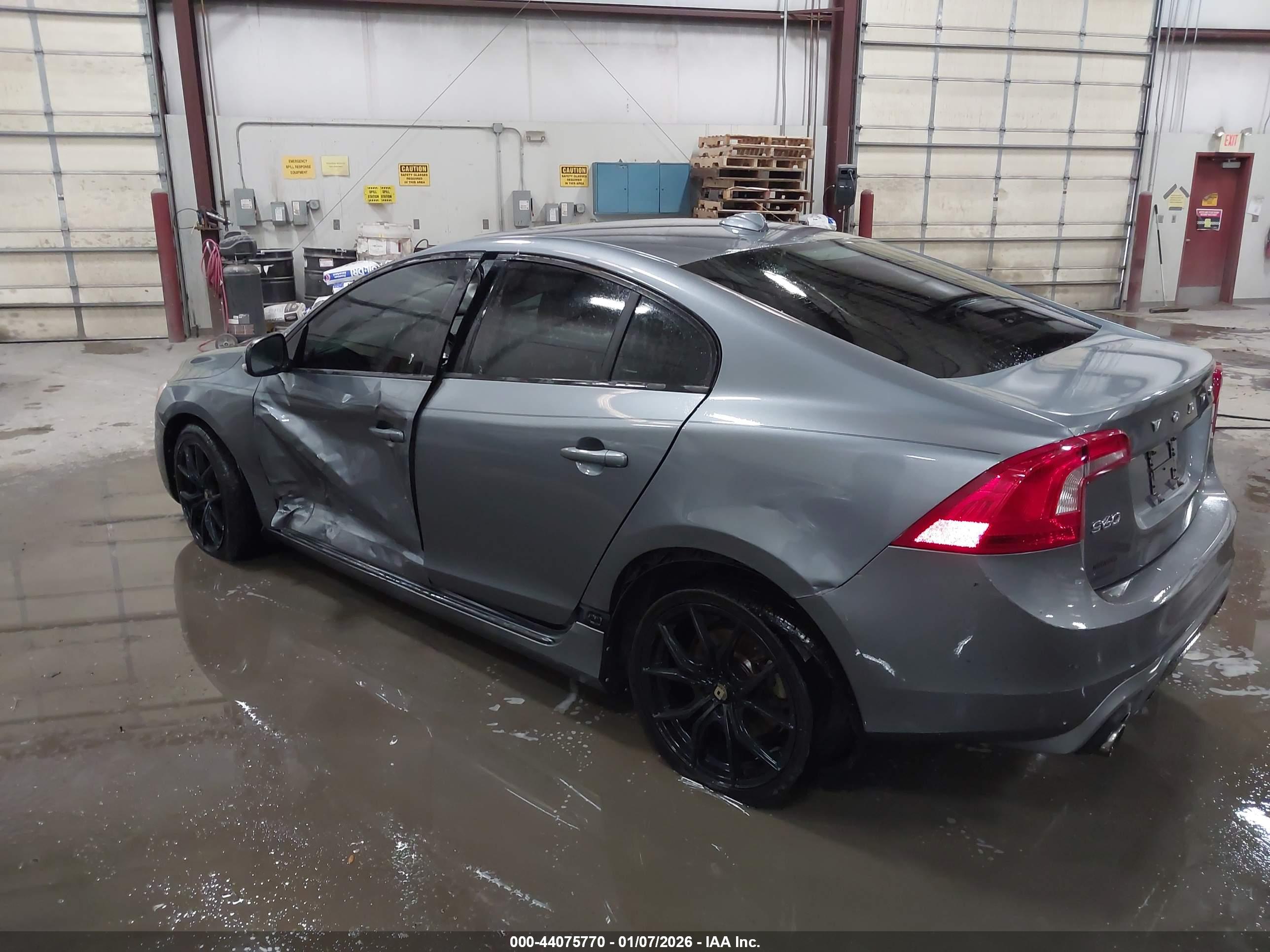 VOLVO S60 image 3