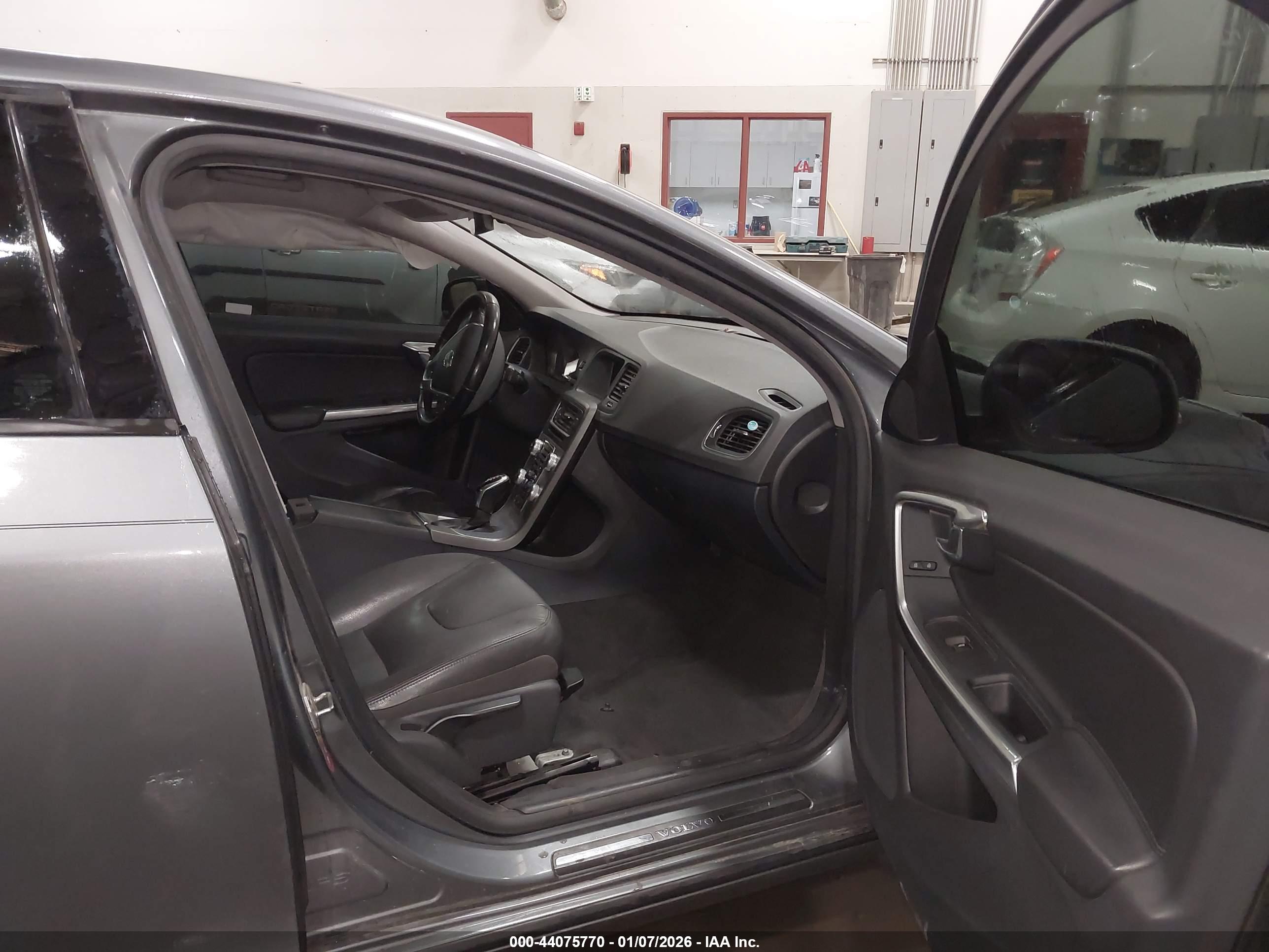 VOLVO S60 image 5