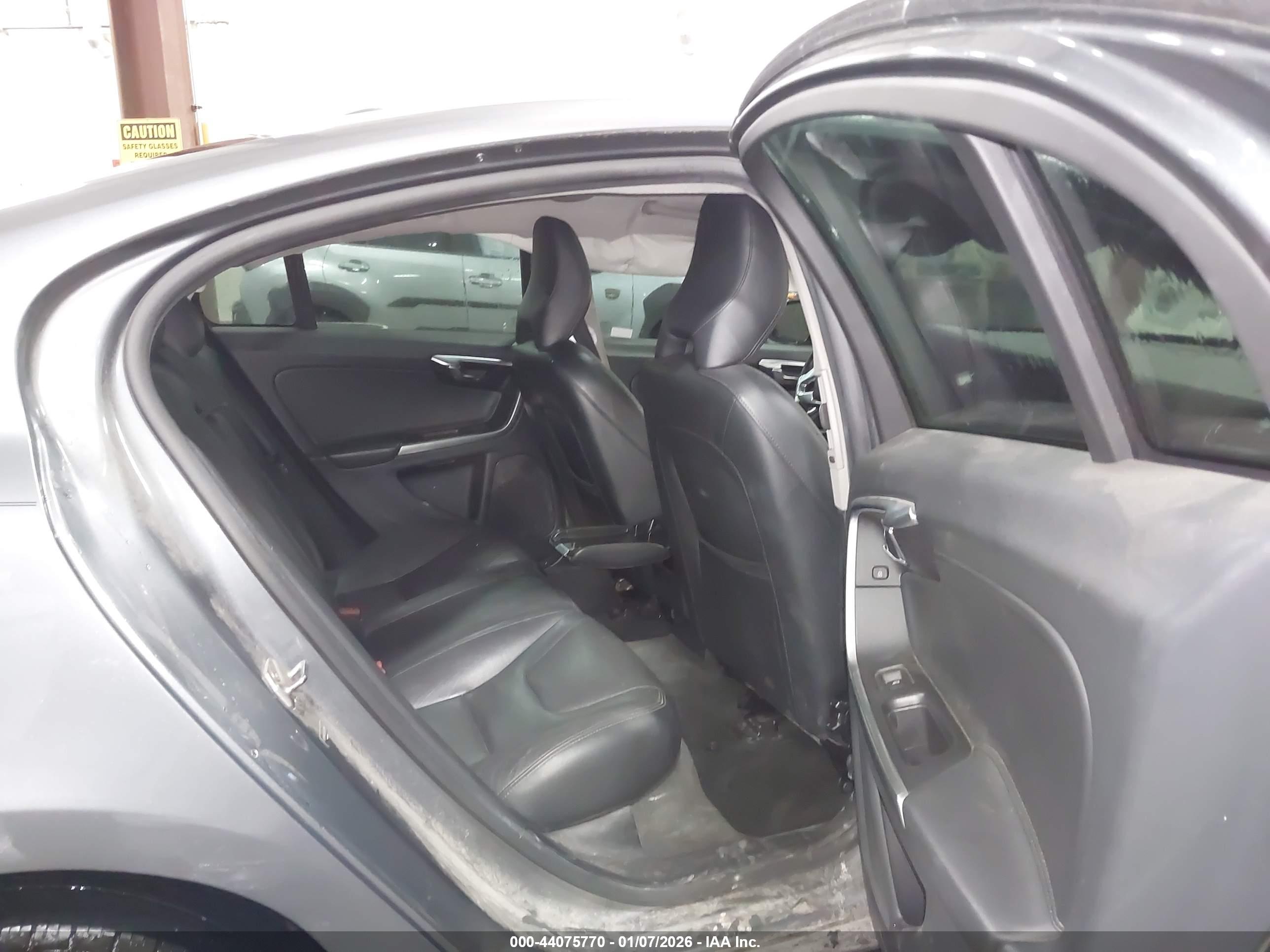 VOLVO S60 image 8