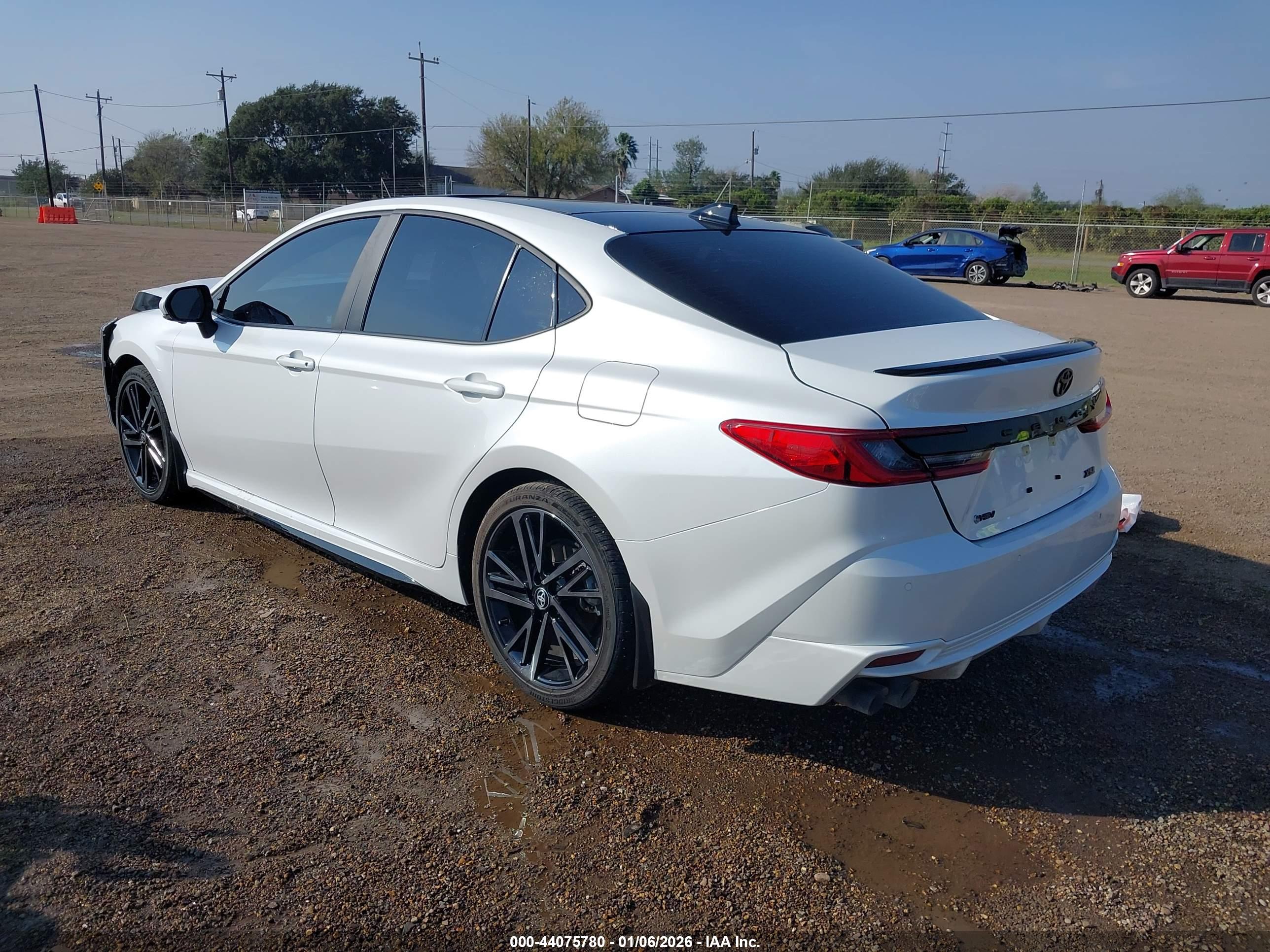 TOYOTA CAMRY image 3