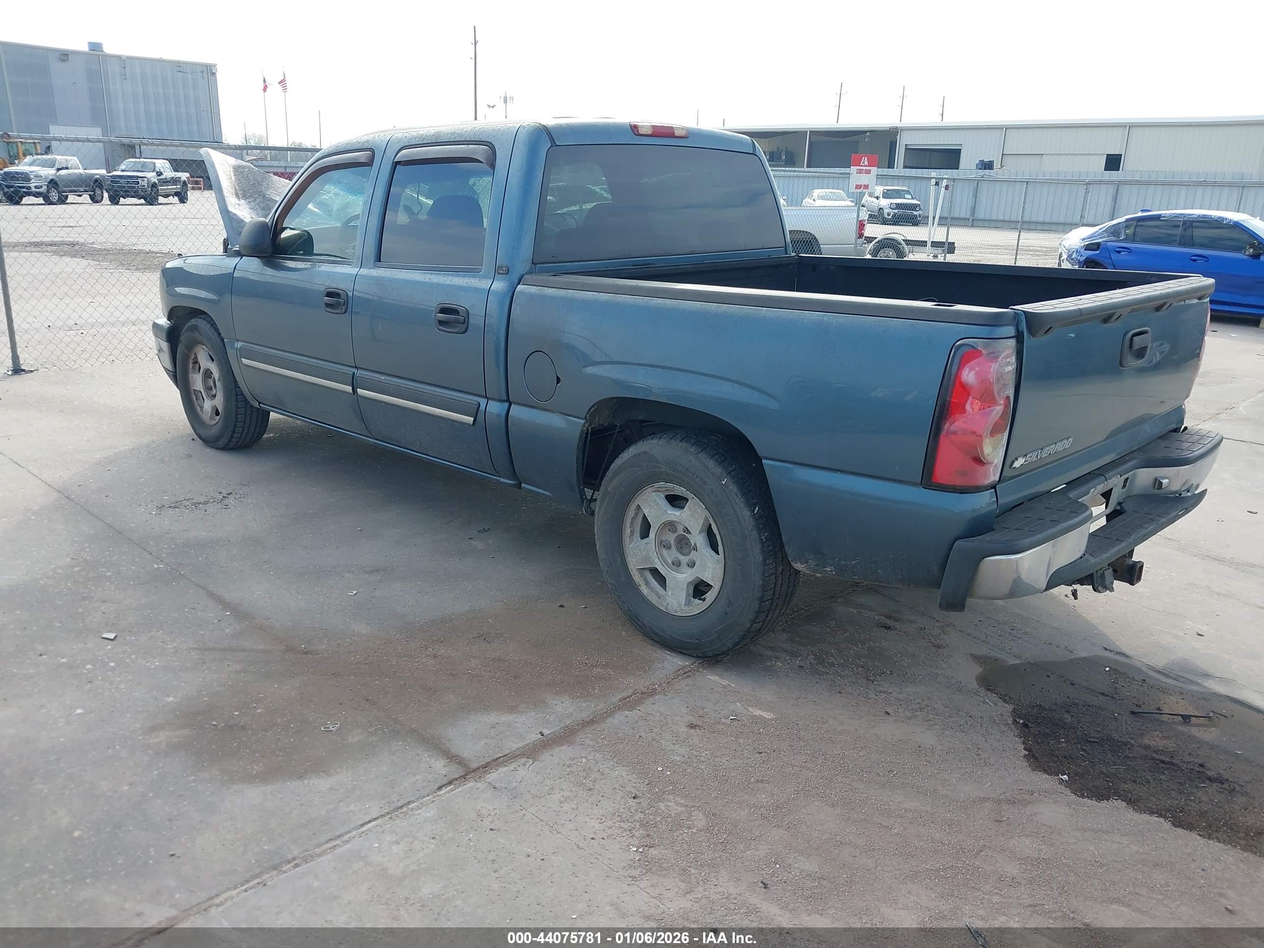 CHEVROLET SILVERADO image 3