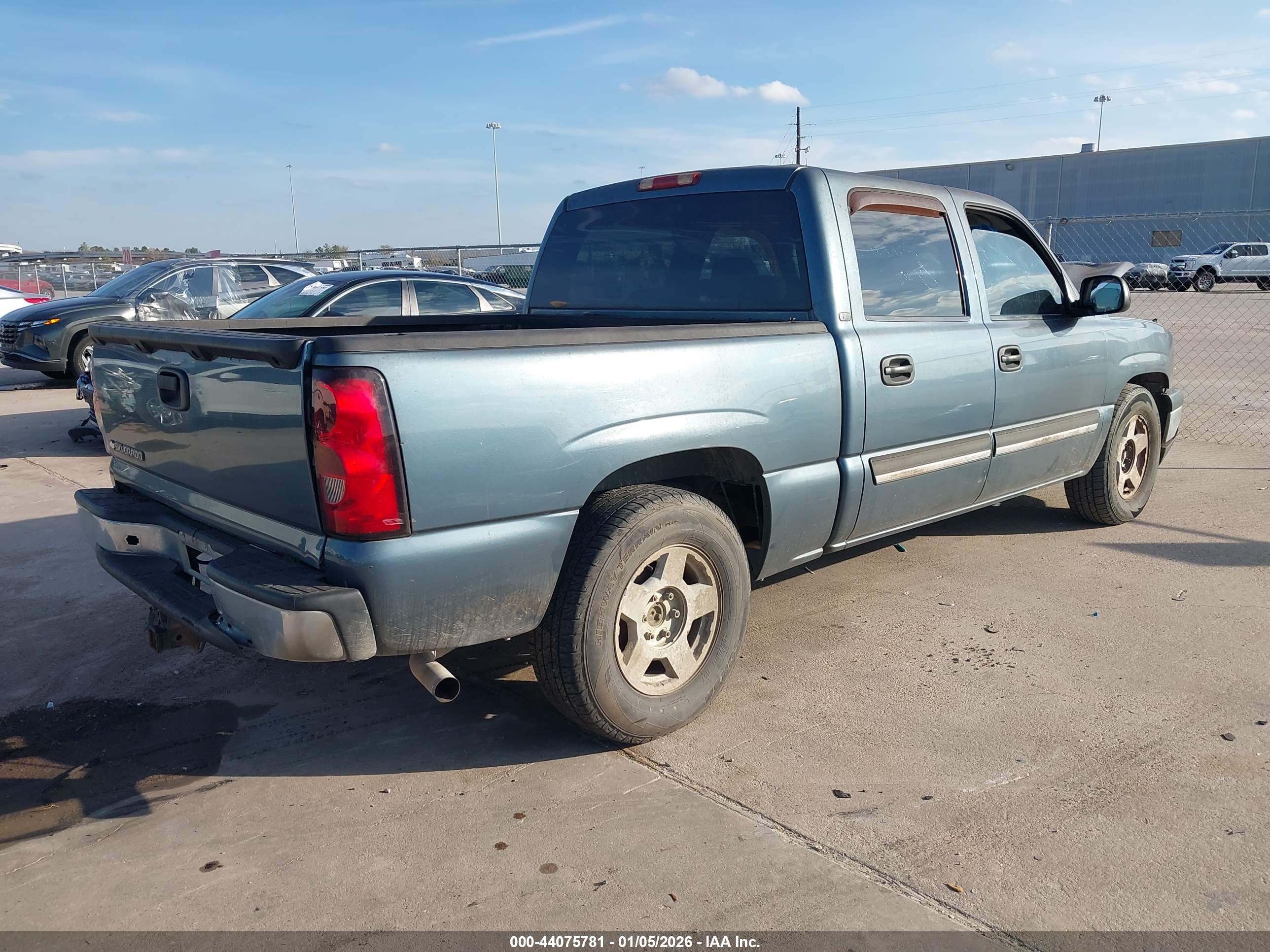 CHEVROLET SILVERADO image 4