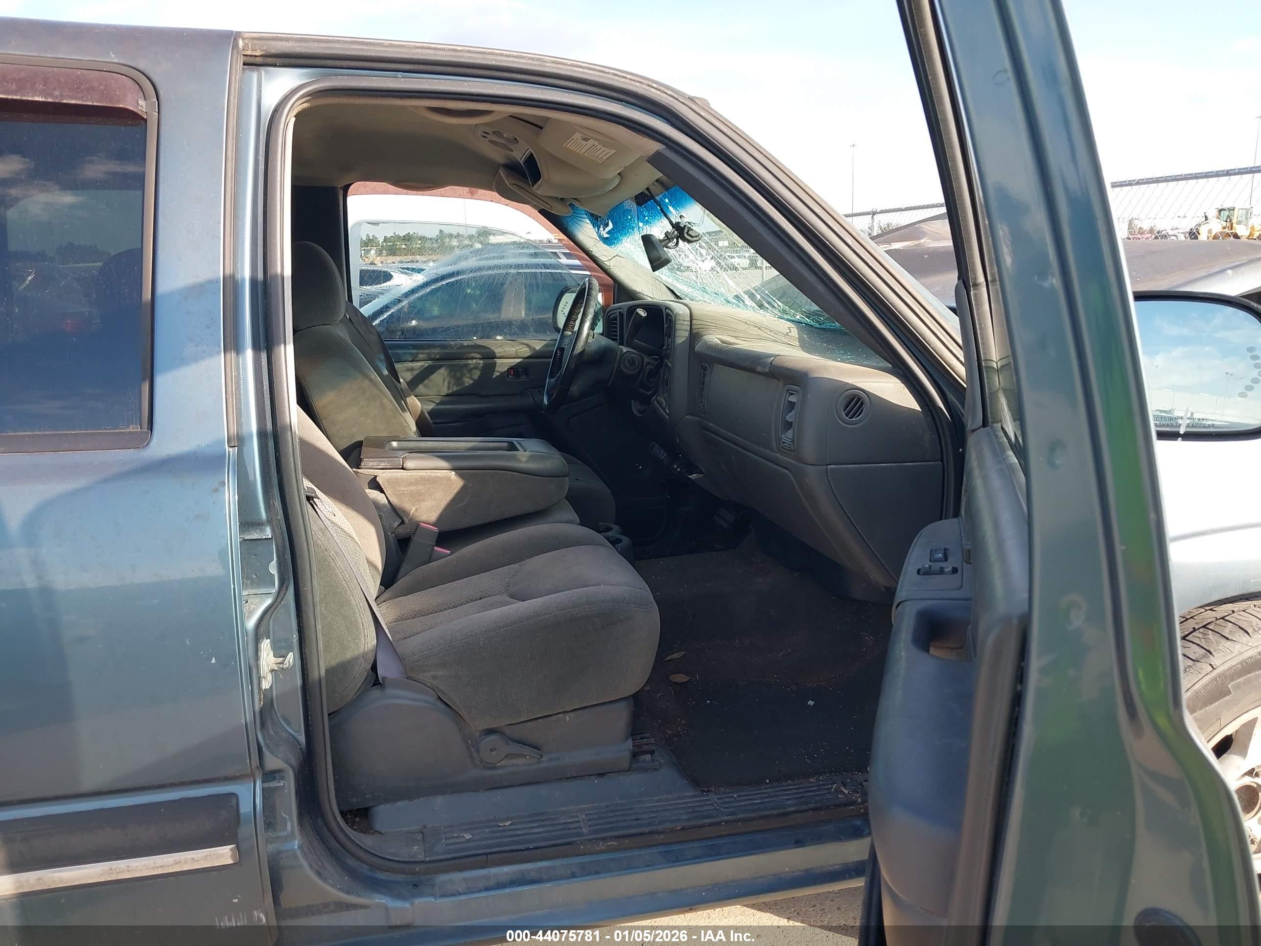 CHEVROLET SILVERADO image 5