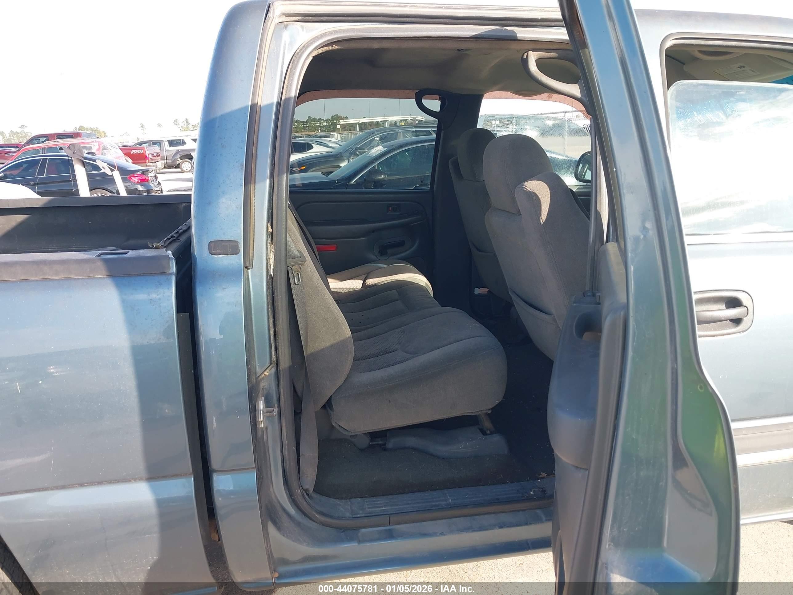 CHEVROLET SILVERADO image 8