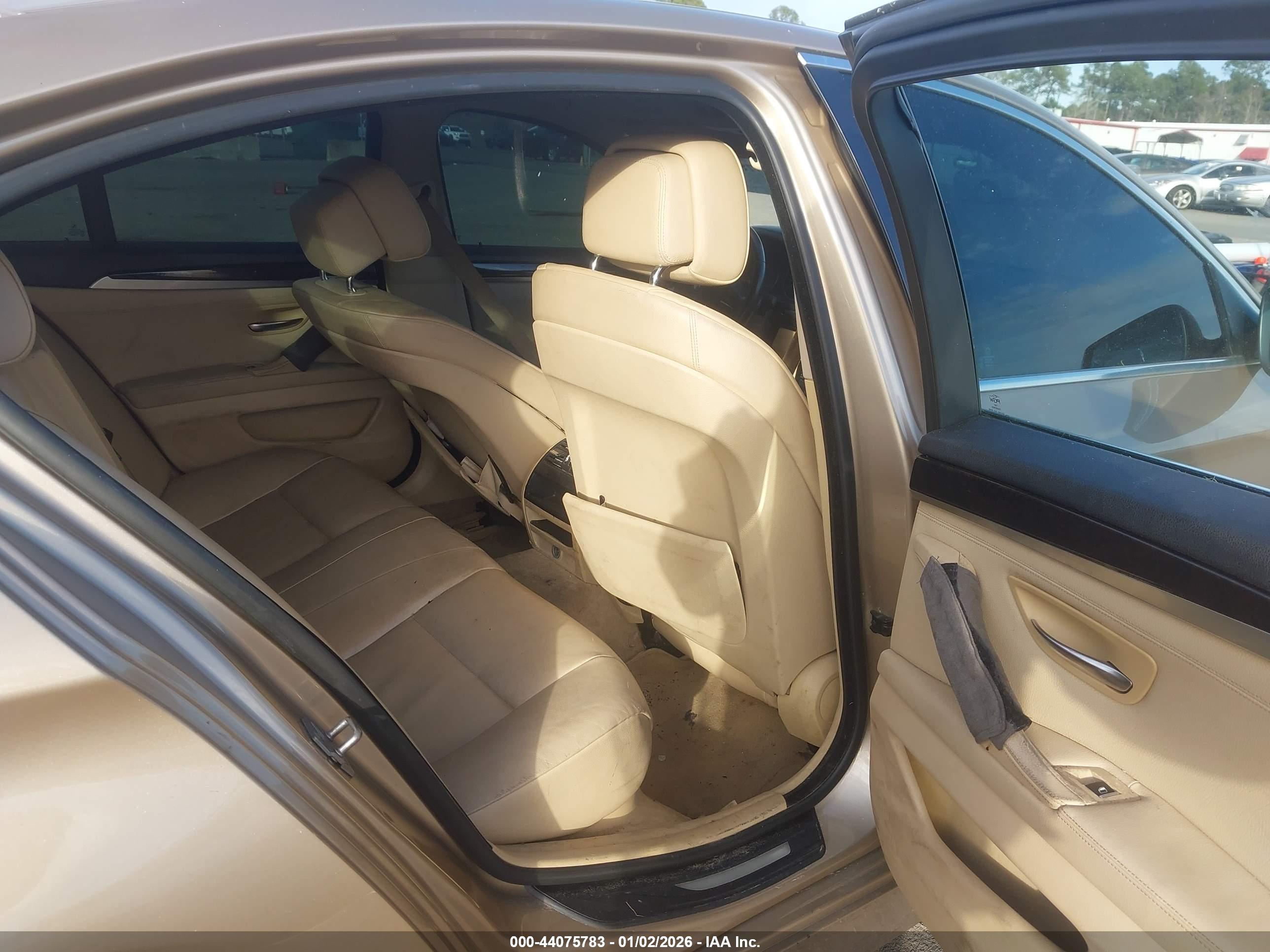 BMW 528I image 8