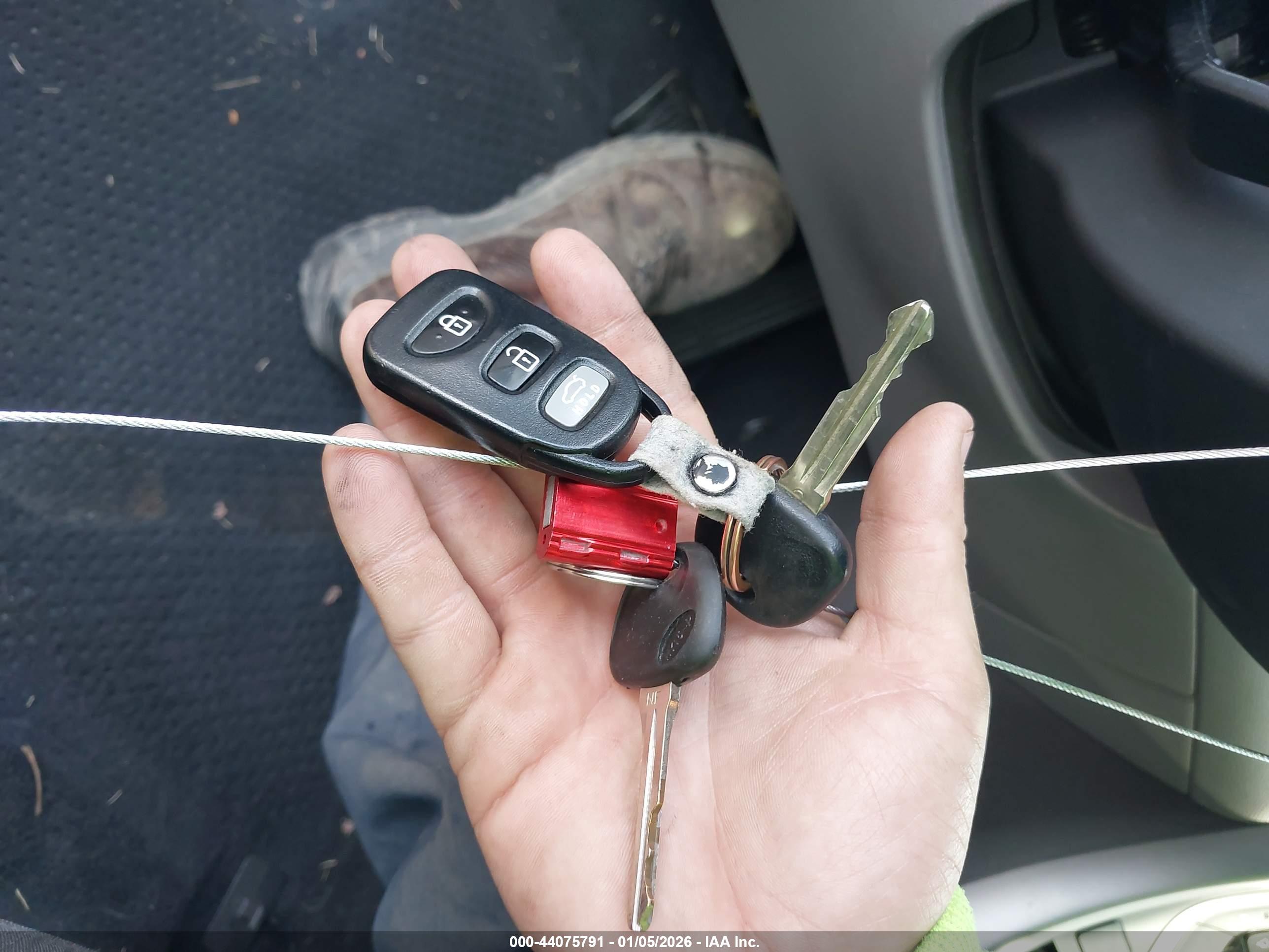 HYUNDAI ELANTRA image 11