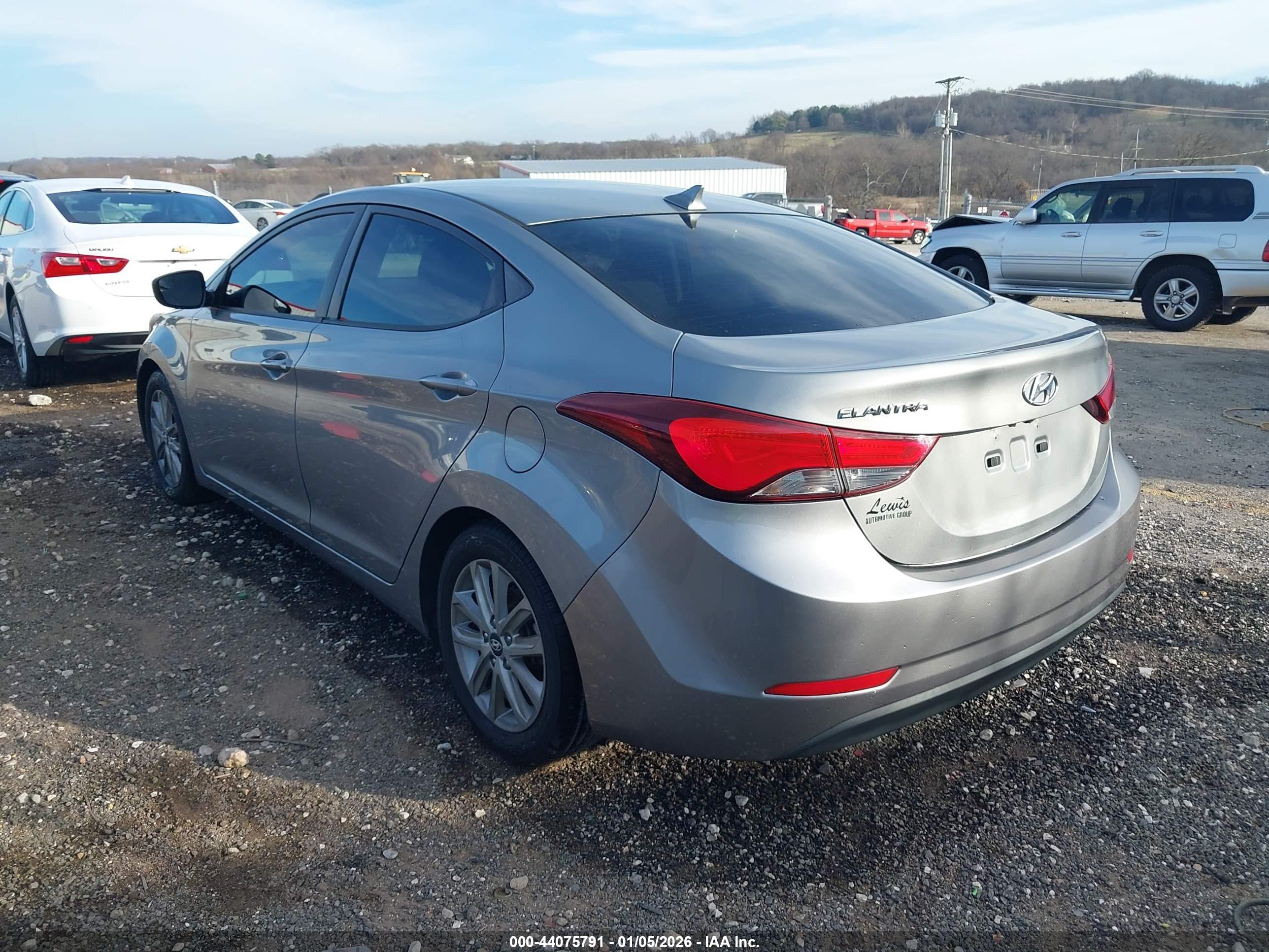 HYUNDAI ELANTRA image 3