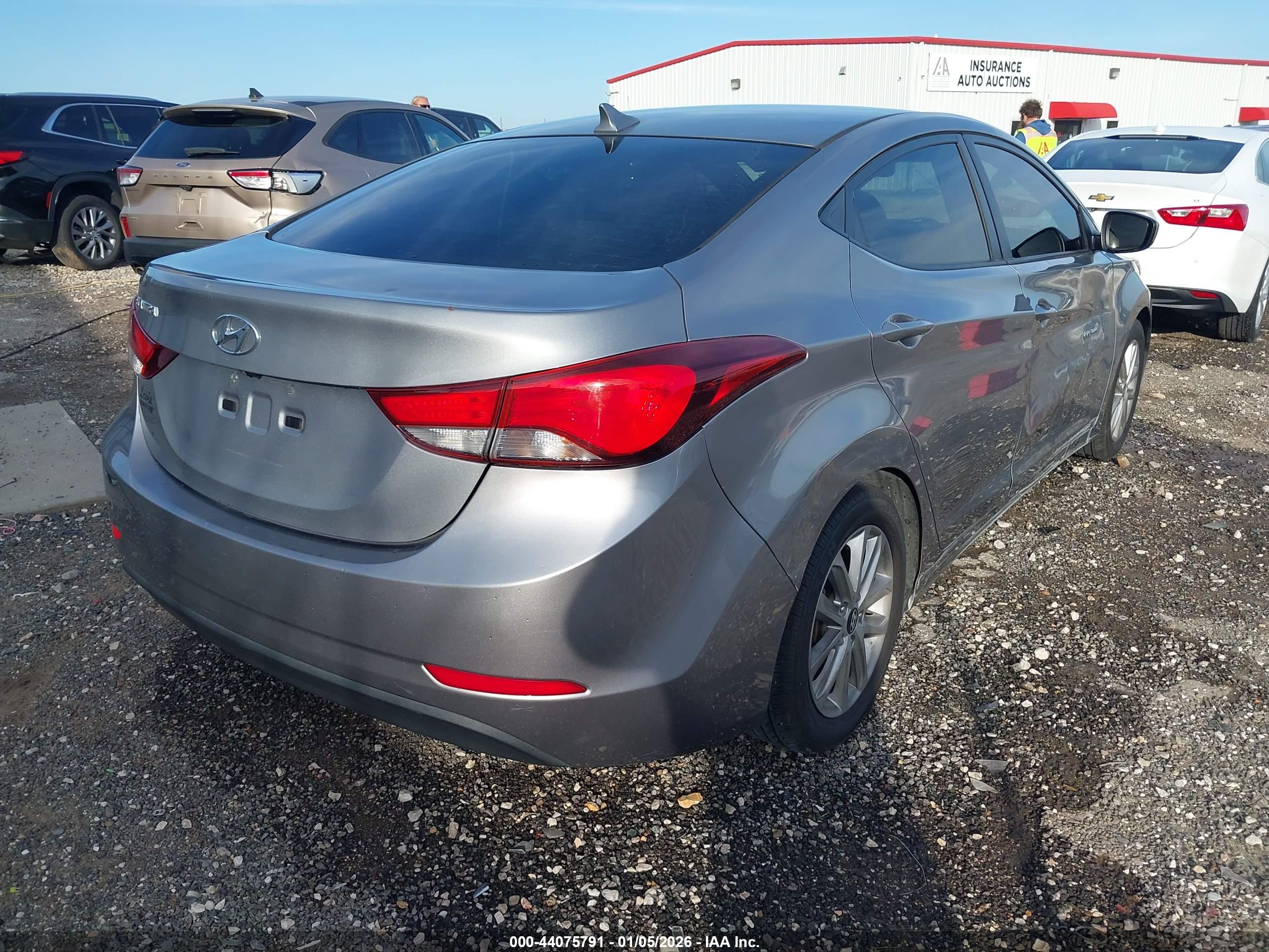 HYUNDAI ELANTRA image 4