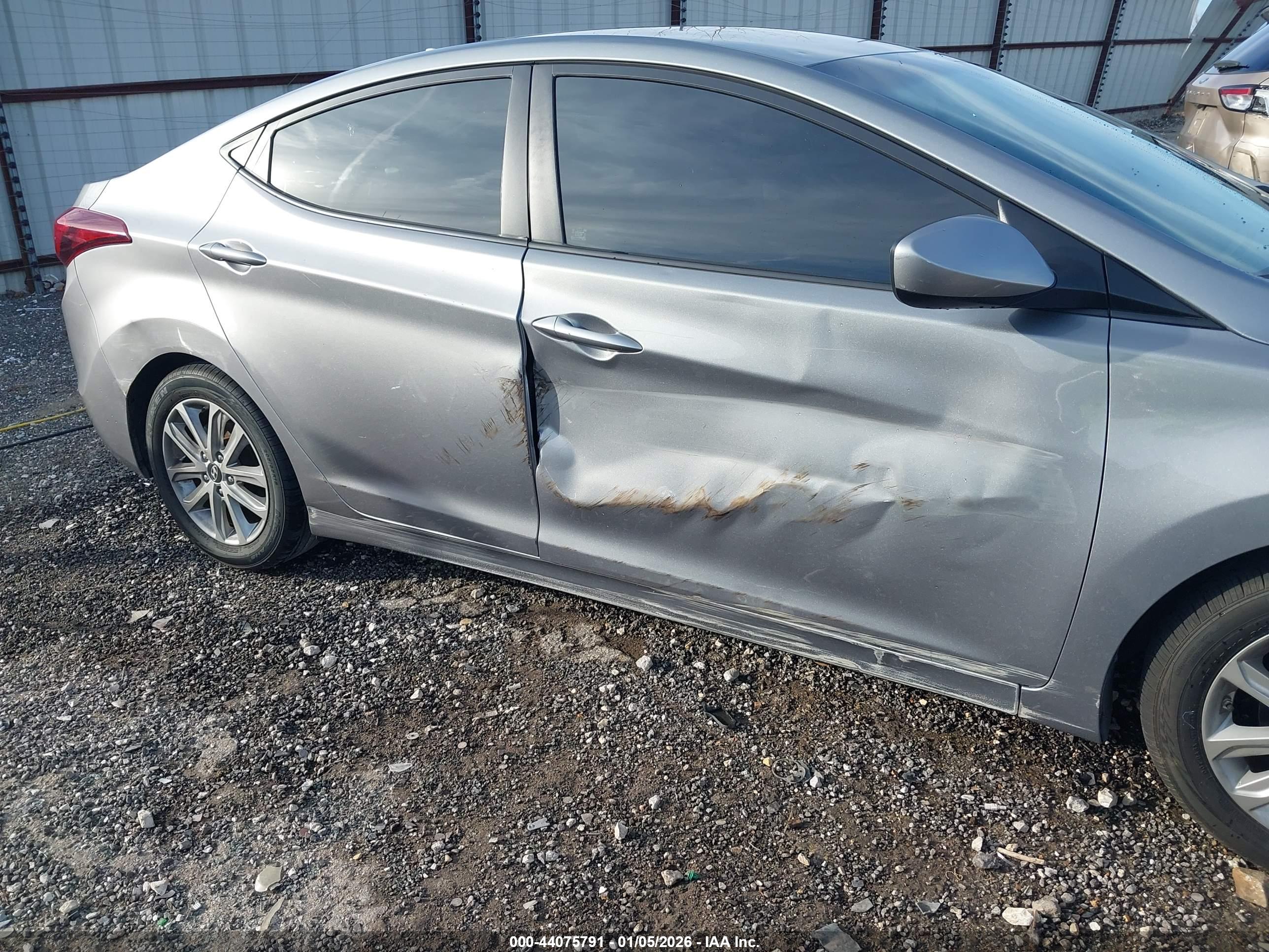 HYUNDAI ELANTRA image 6