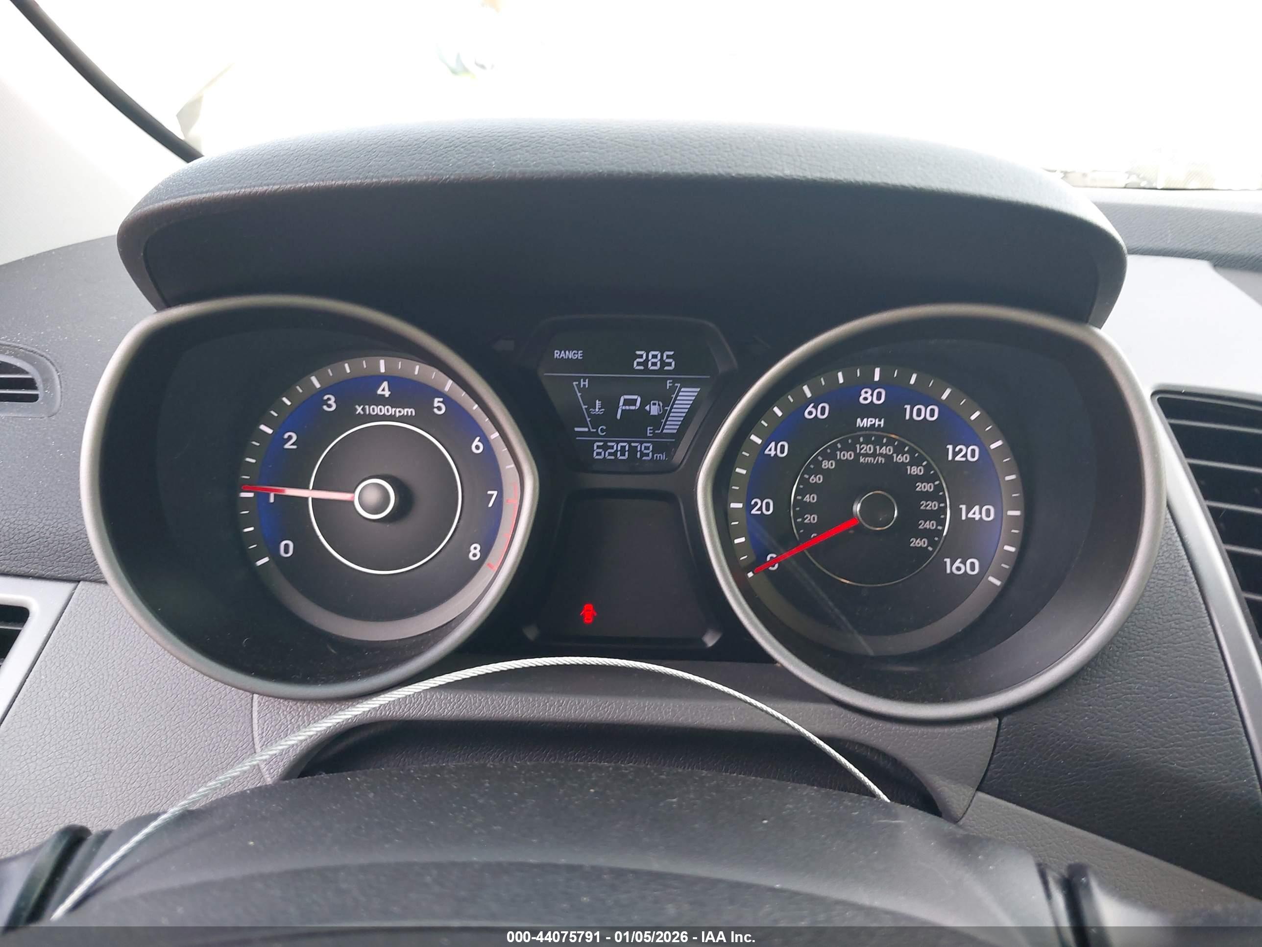 HYUNDAI ELANTRA image 7