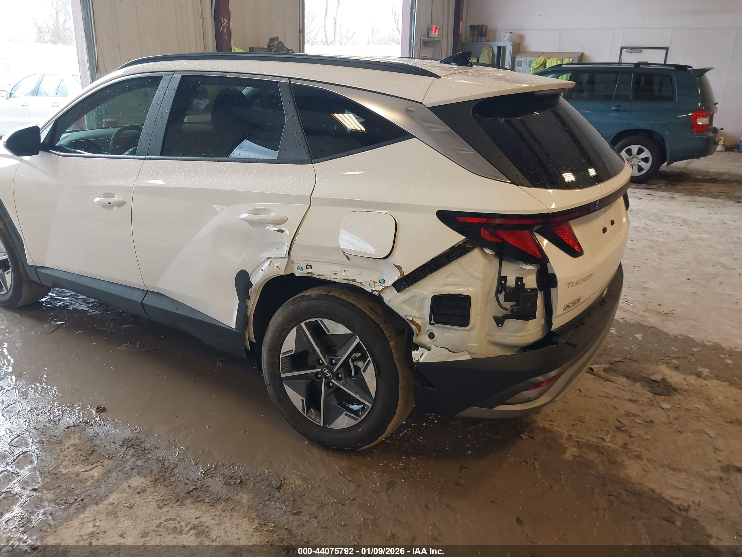 HYUNDAI TUCSON image 6