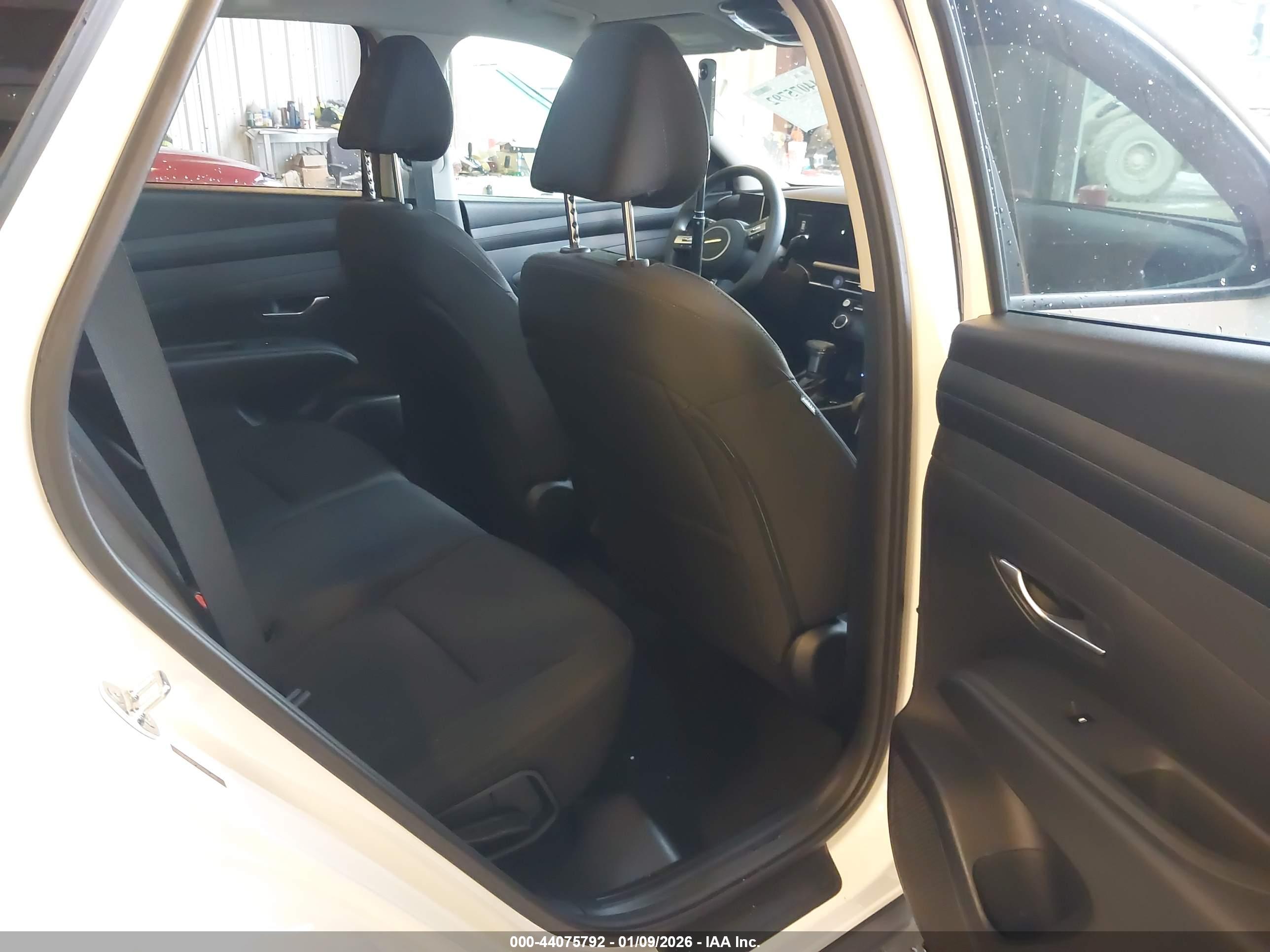 HYUNDAI TUCSON image 8