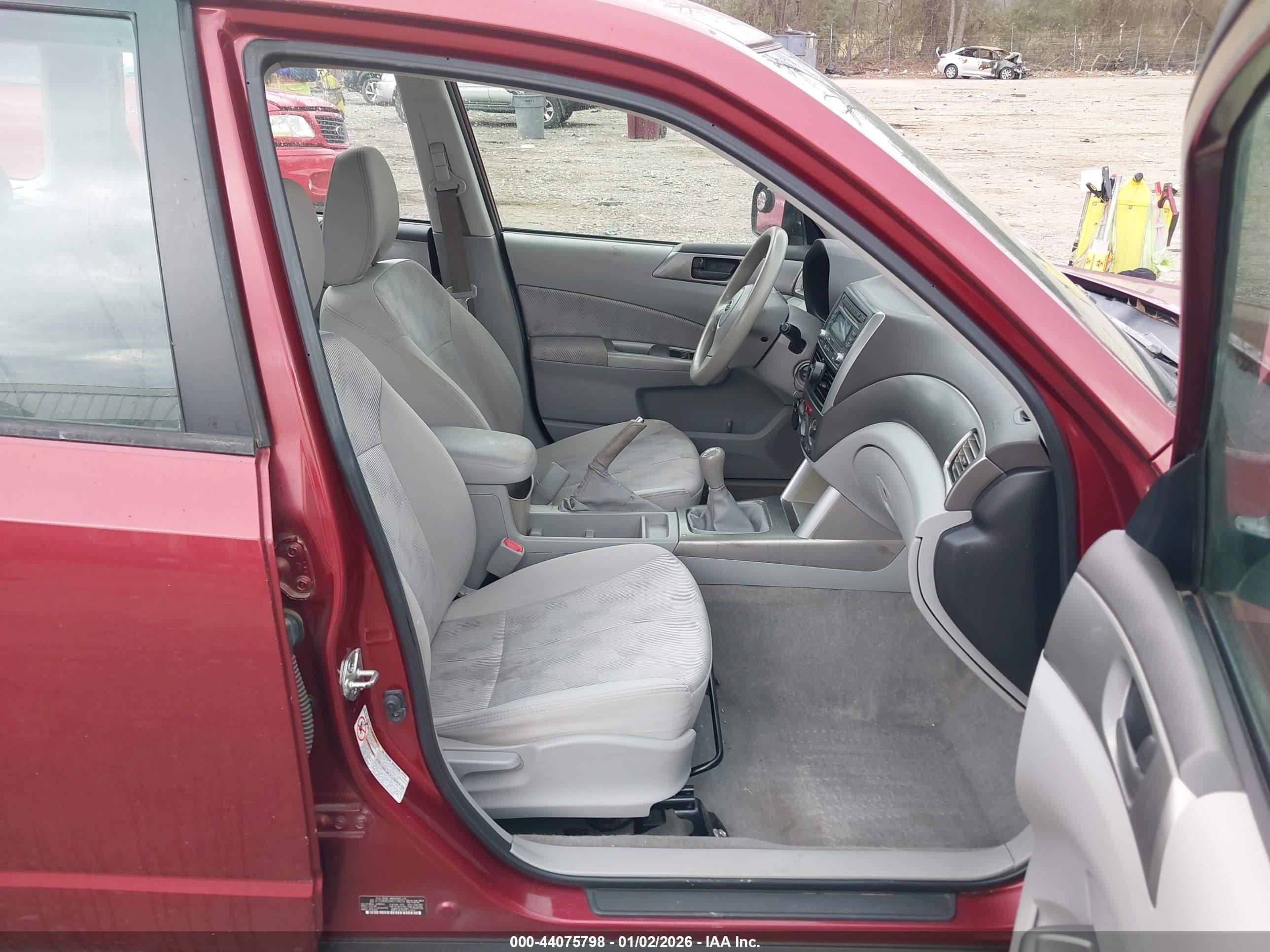 SUBARU FORESTER image 5