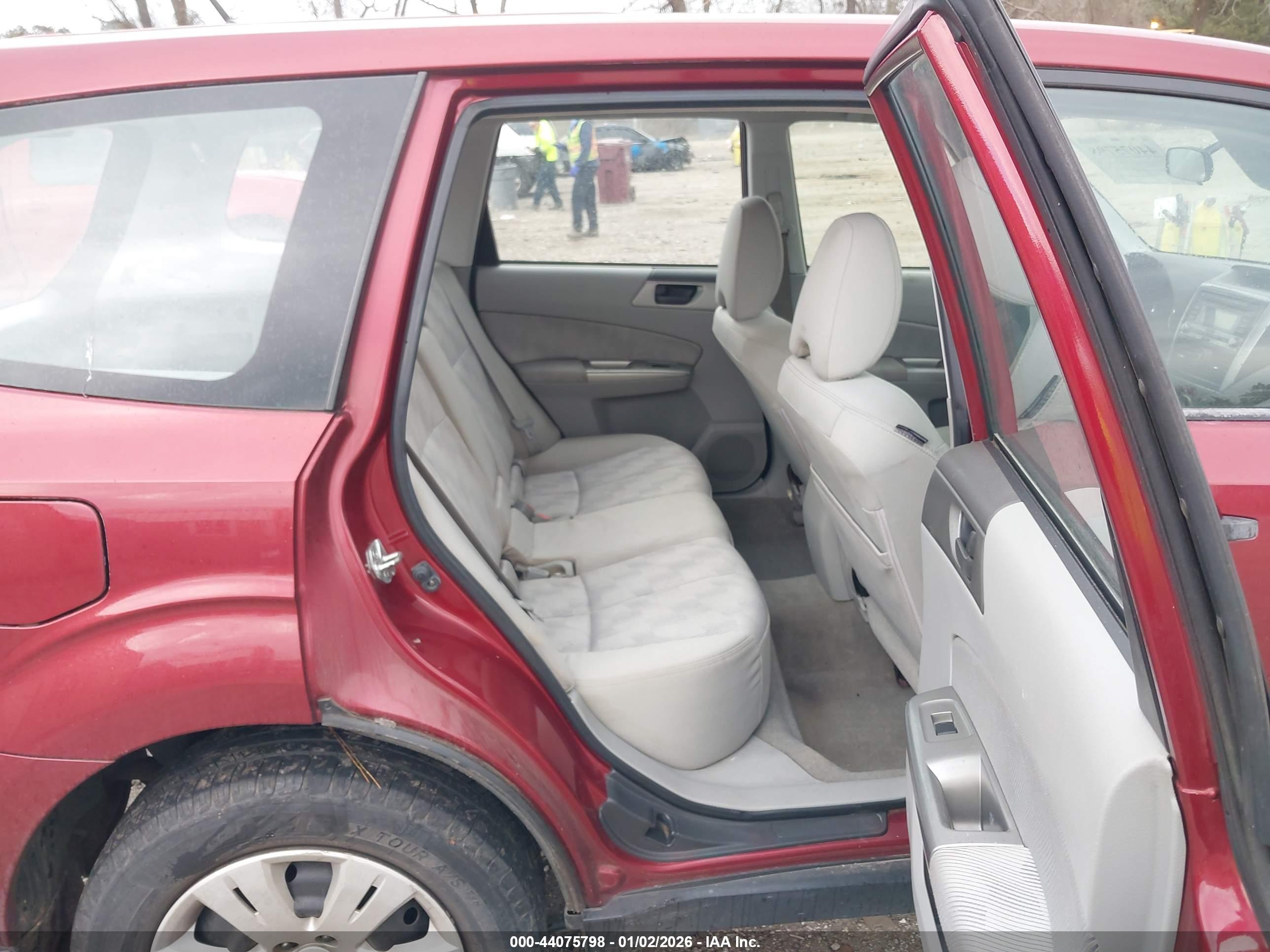 SUBARU FORESTER image 8