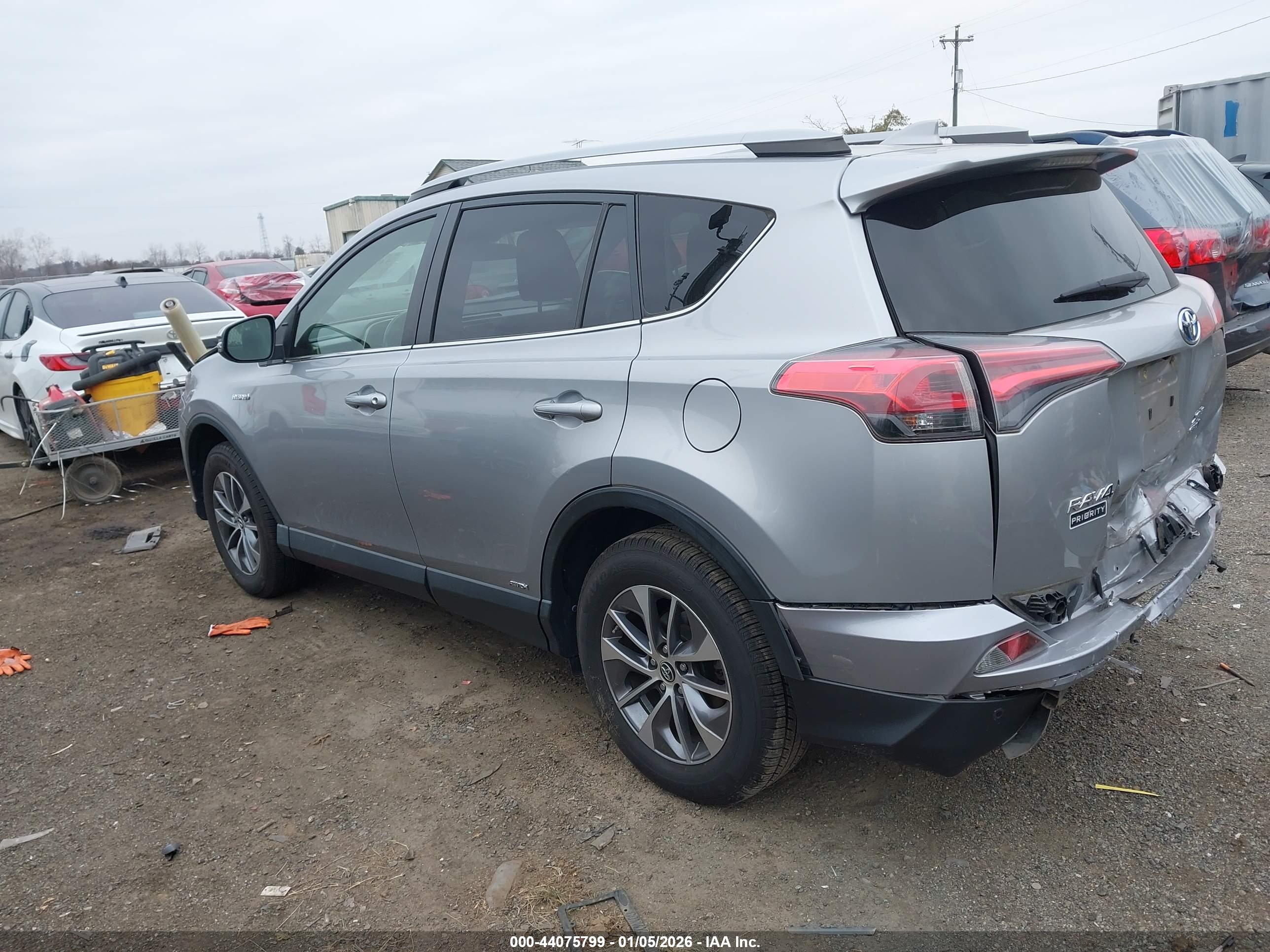 TOYOTA RAV4 image 3