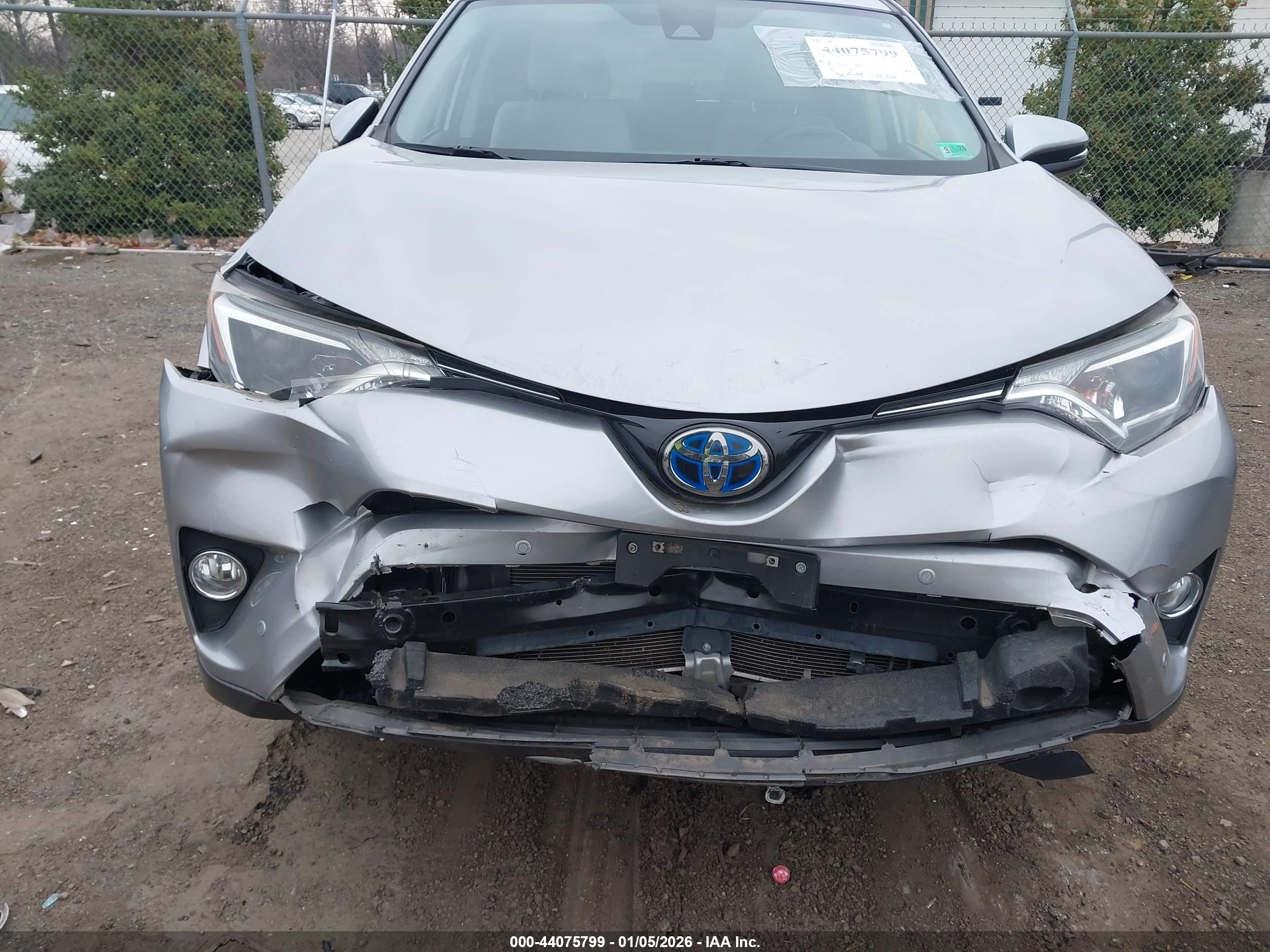 TOYOTA RAV4 image 6