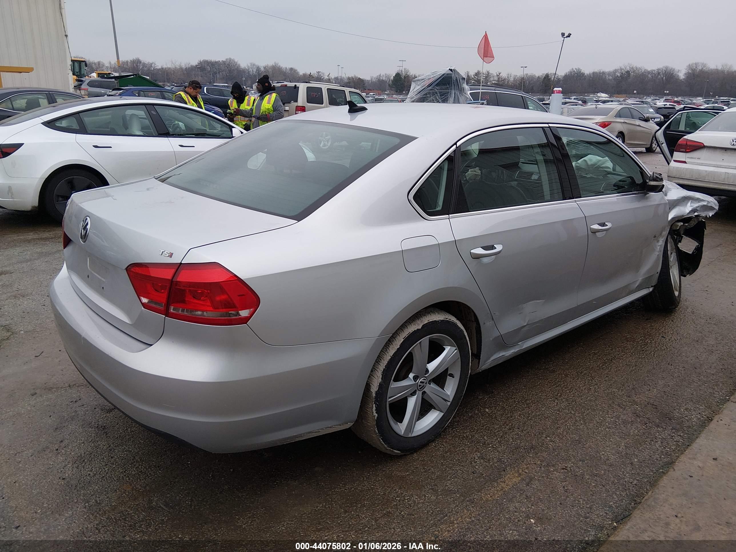 VOLKSWAGEN PASSAT image 4