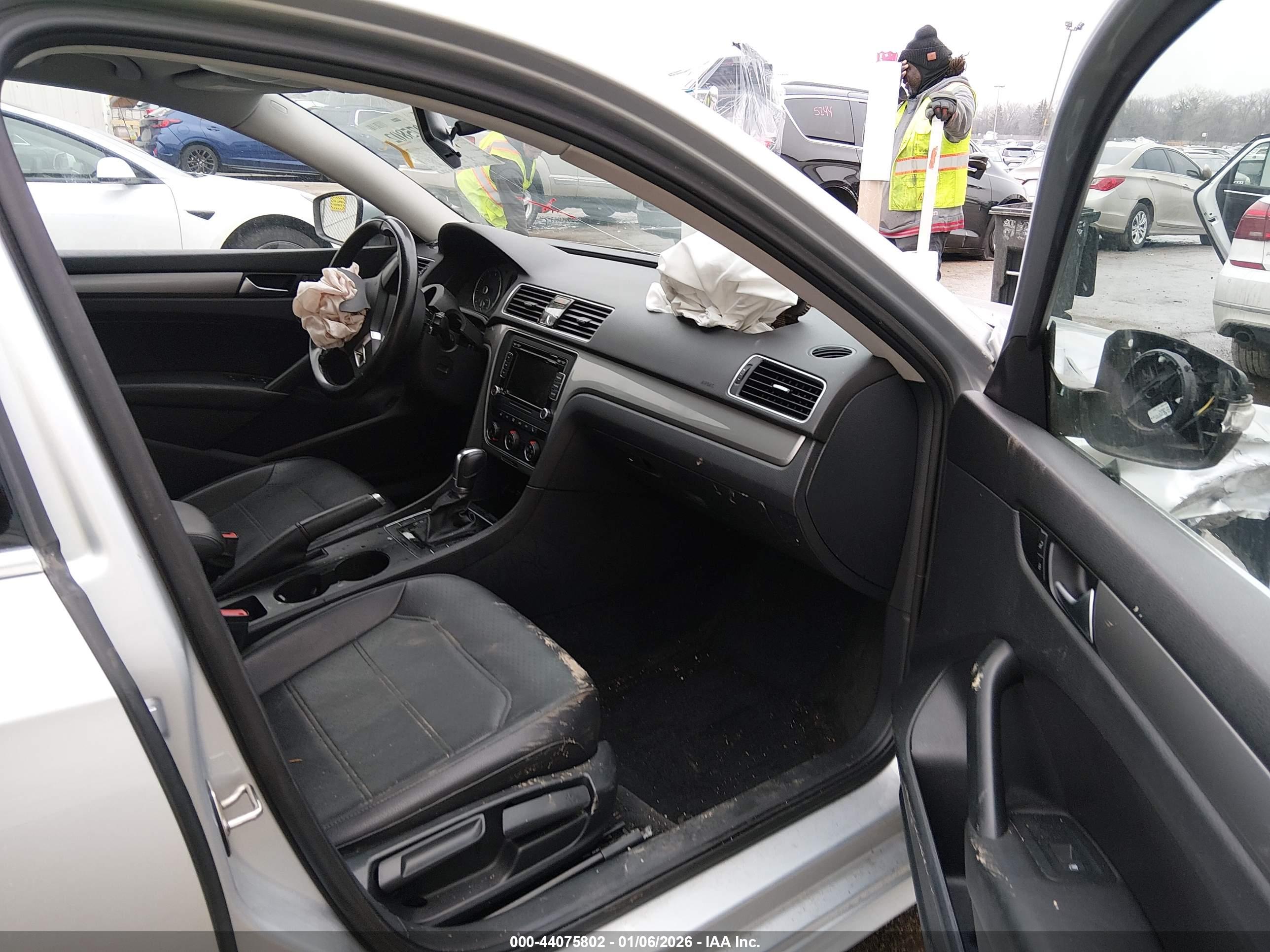 VOLKSWAGEN PASSAT image 5
