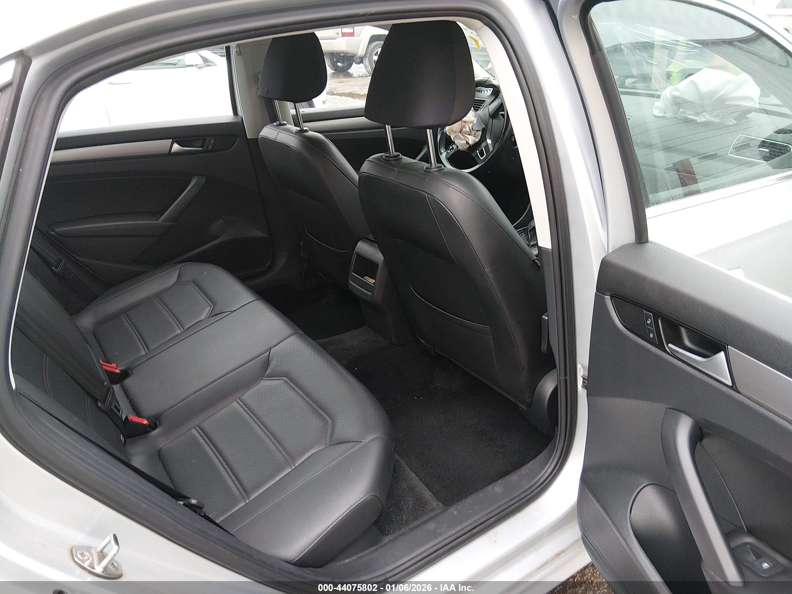 VOLKSWAGEN PASSAT image 8