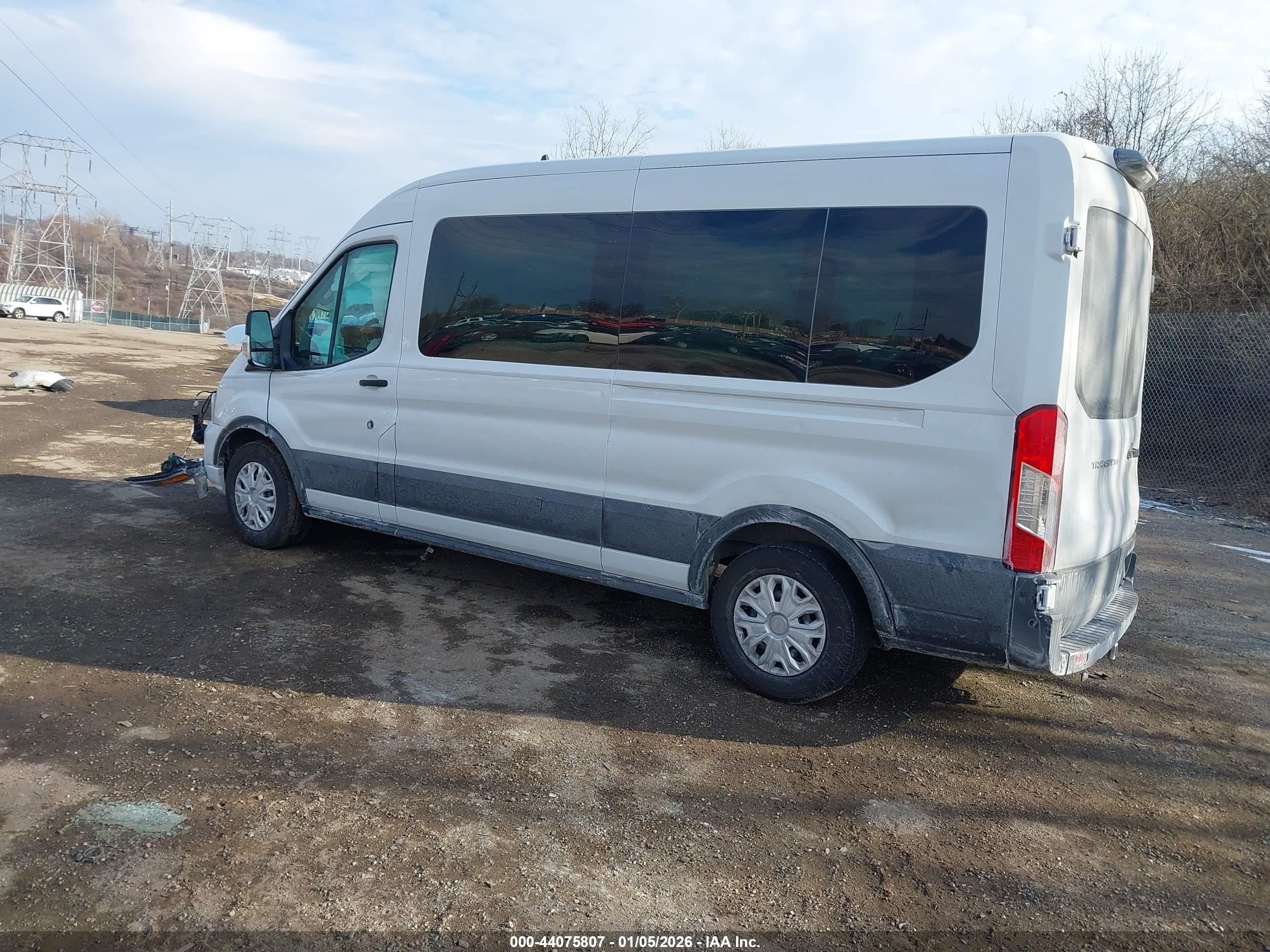 FORD TRANSIT-350 image 3