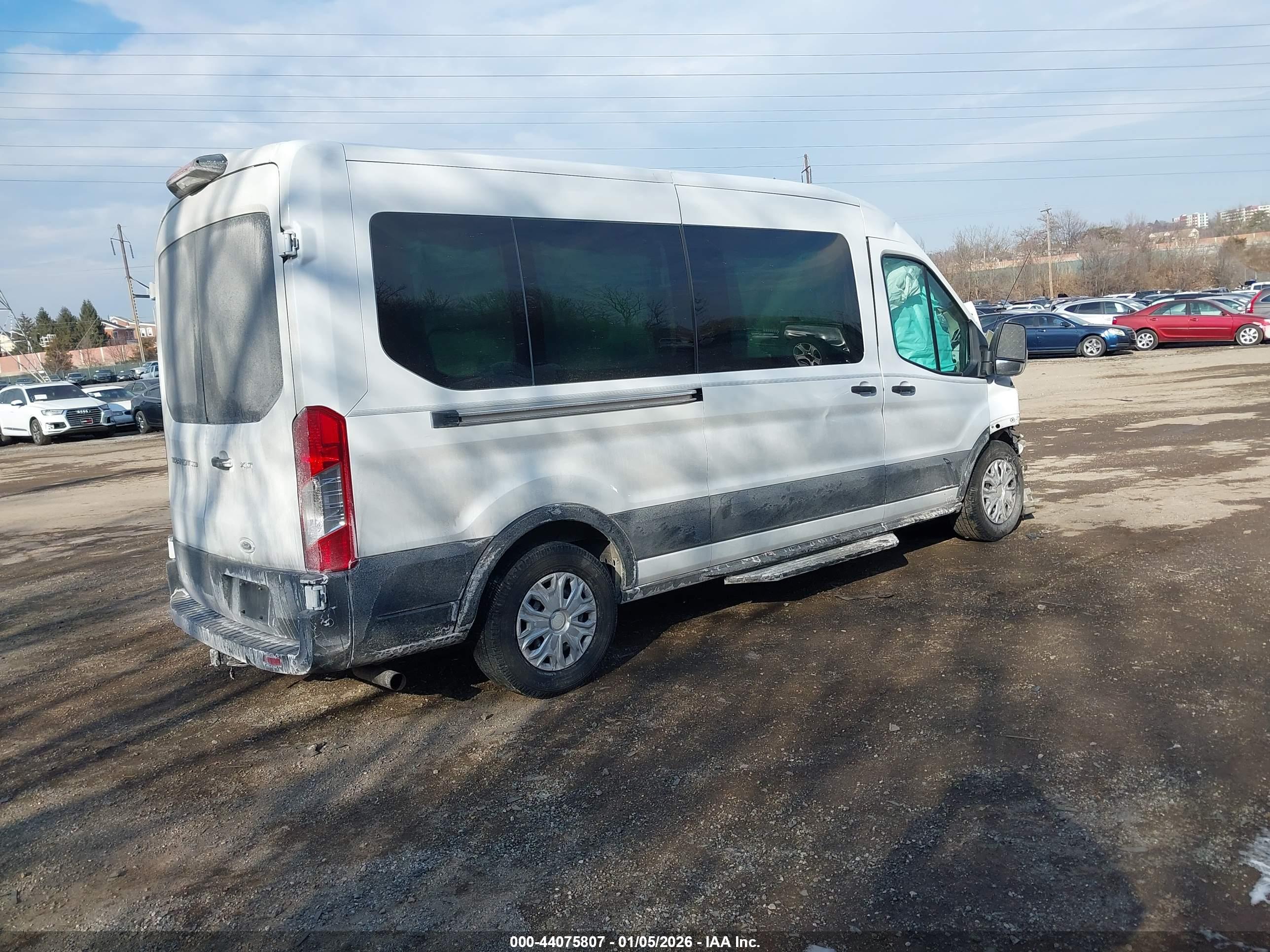 FORD TRANSIT-350 image 4