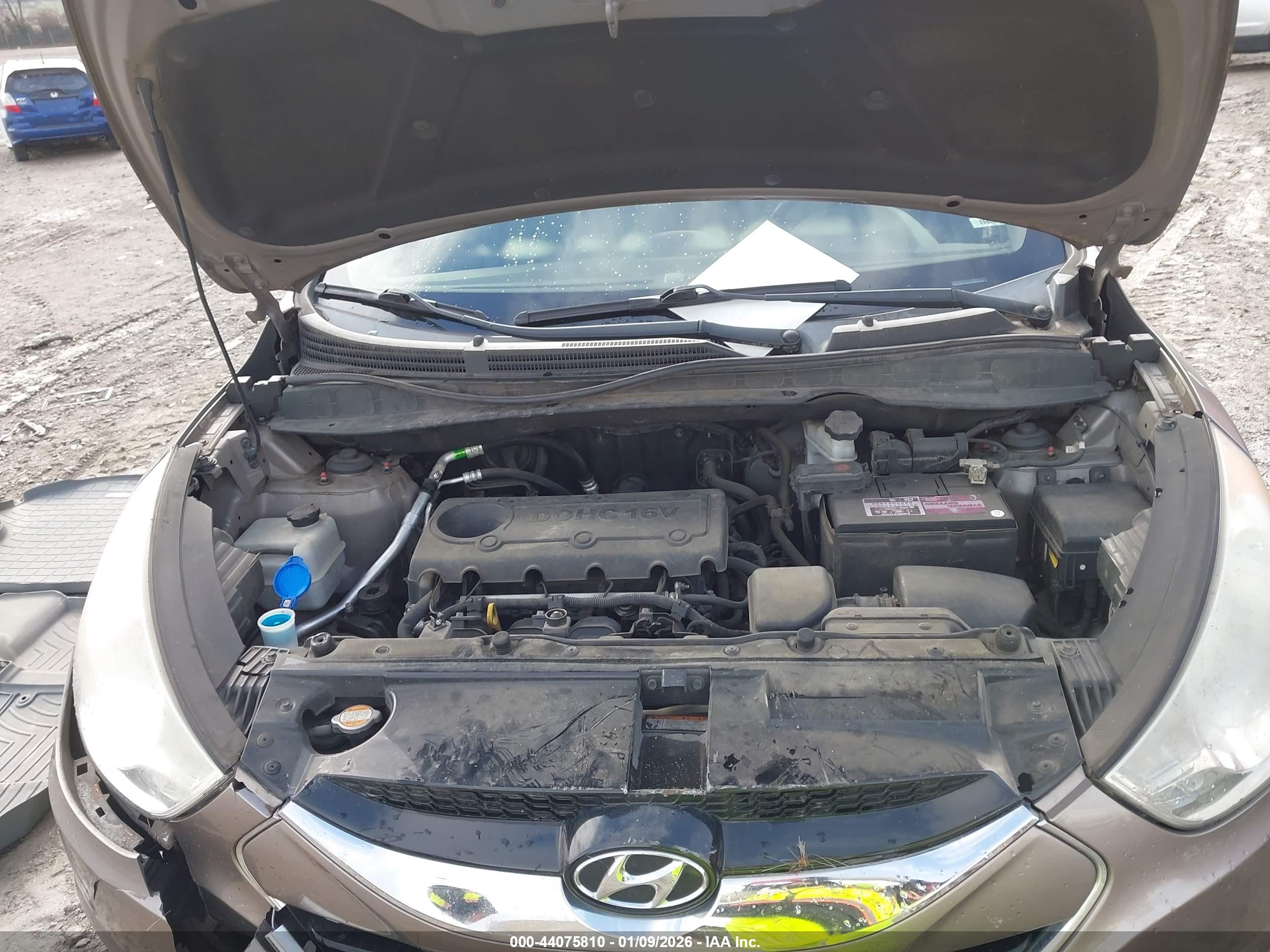 HYUNDAI TUCSON image 10