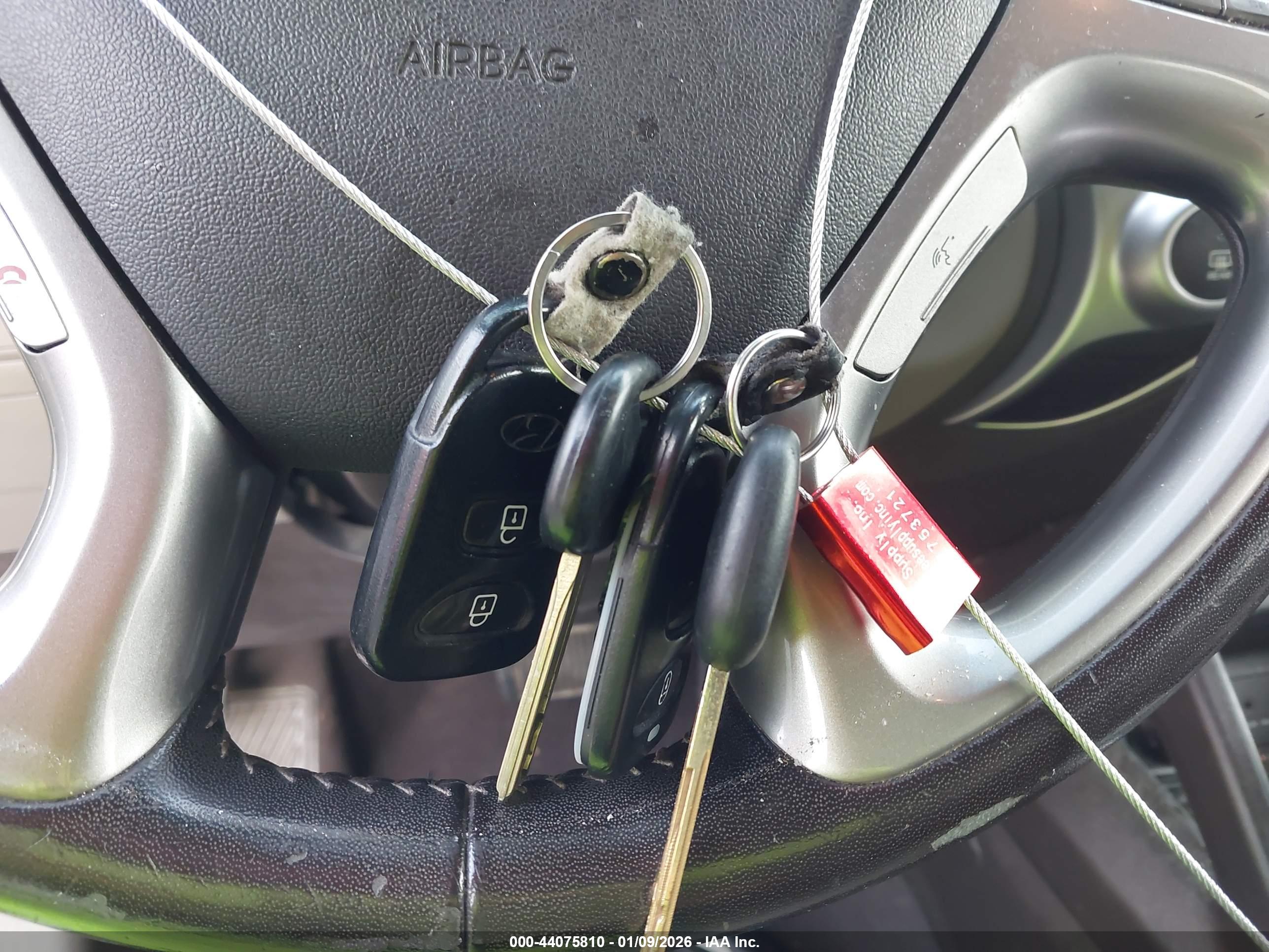 HYUNDAI TUCSON image 11