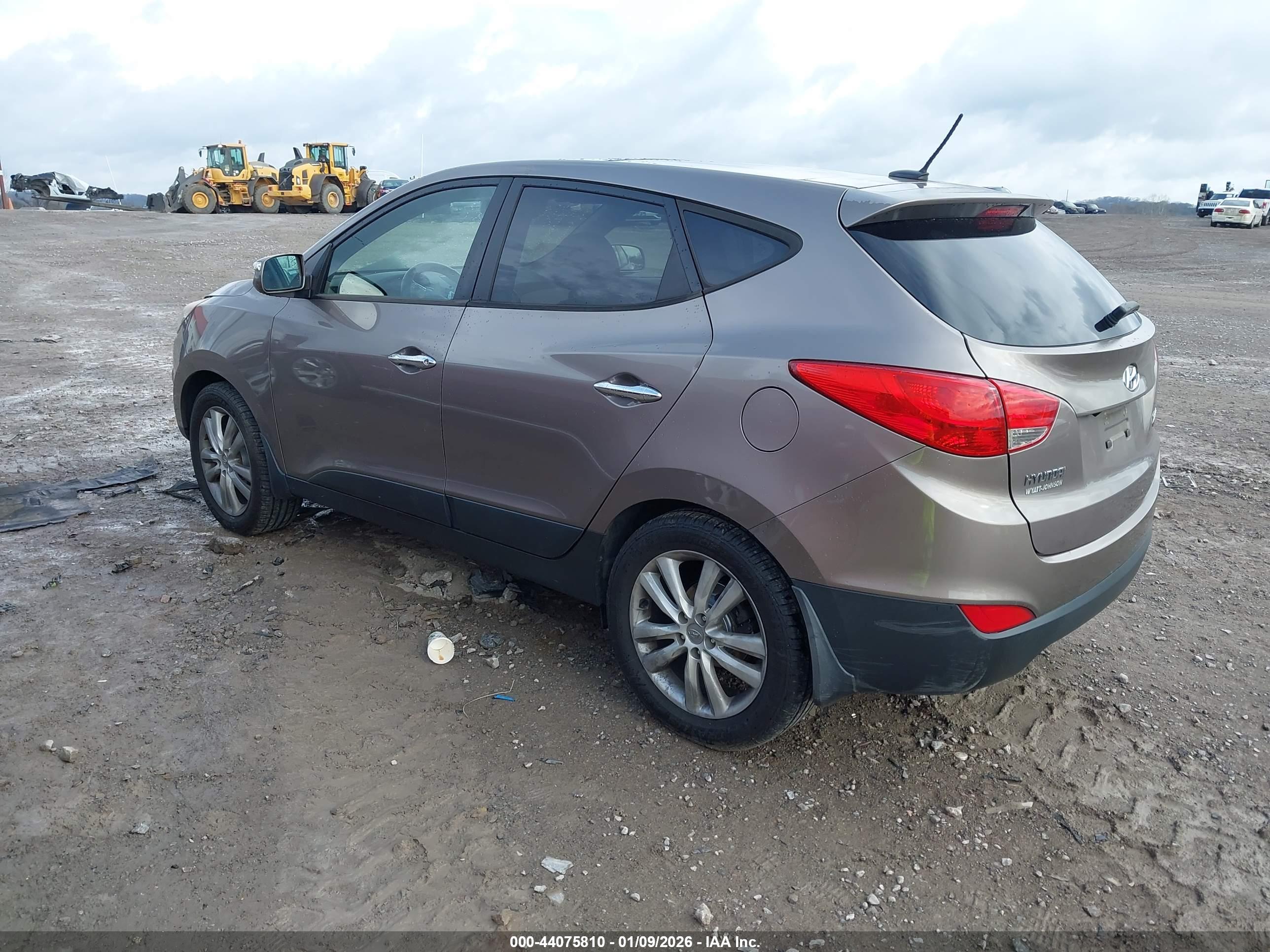 HYUNDAI TUCSON image 3