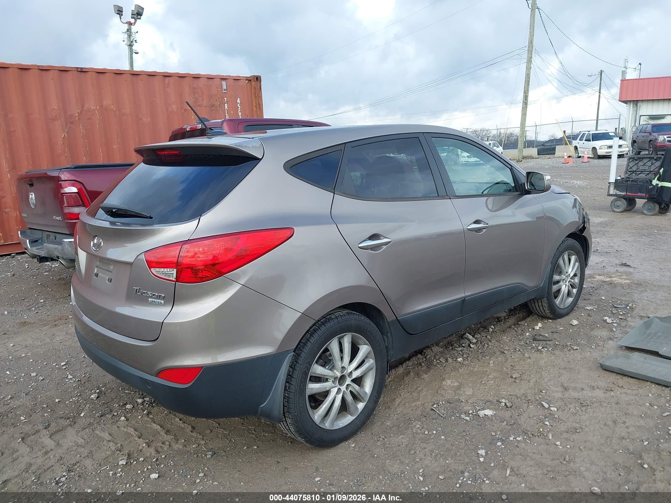 HYUNDAI TUCSON image 4
