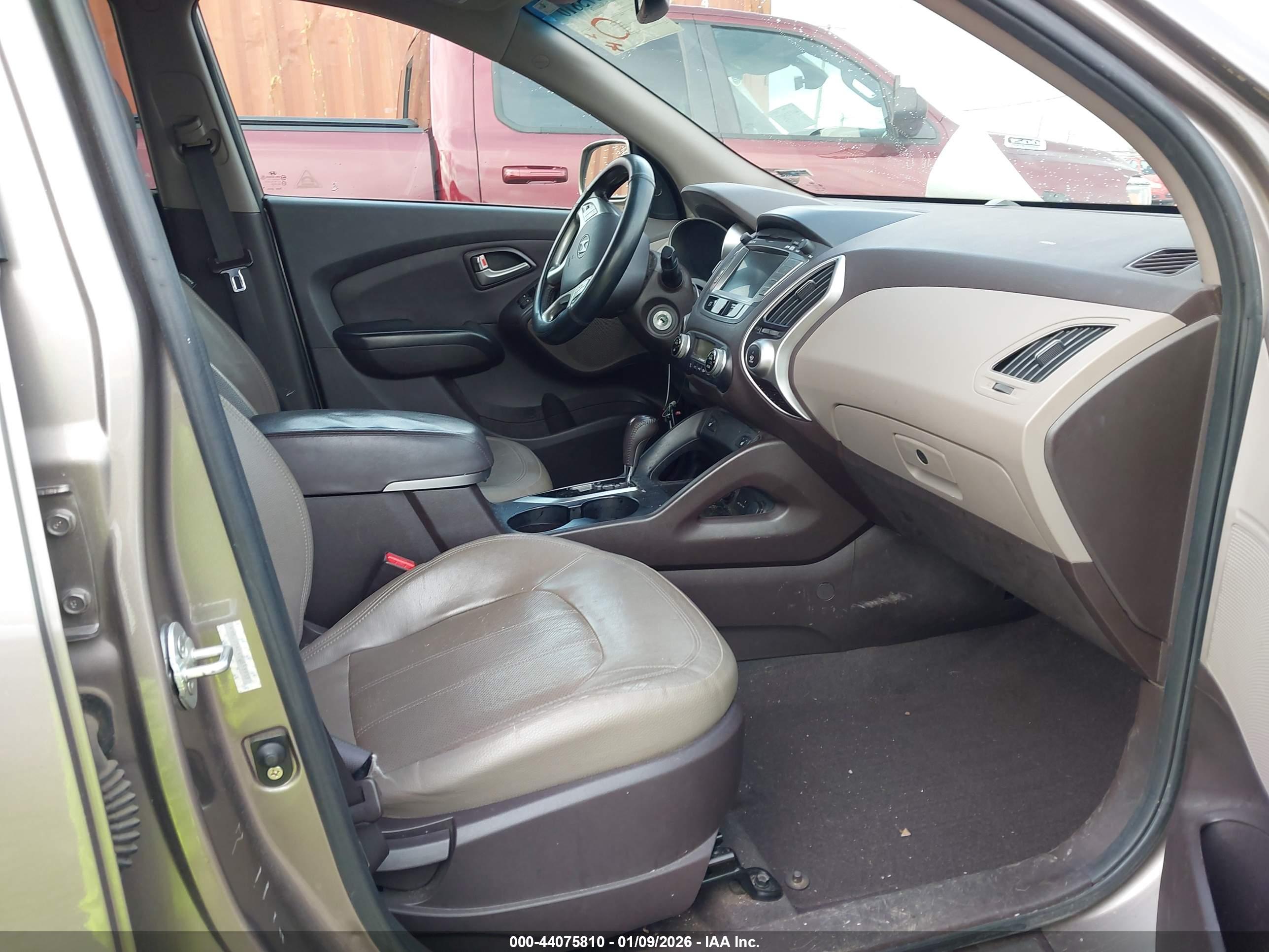 HYUNDAI TUCSON image 5